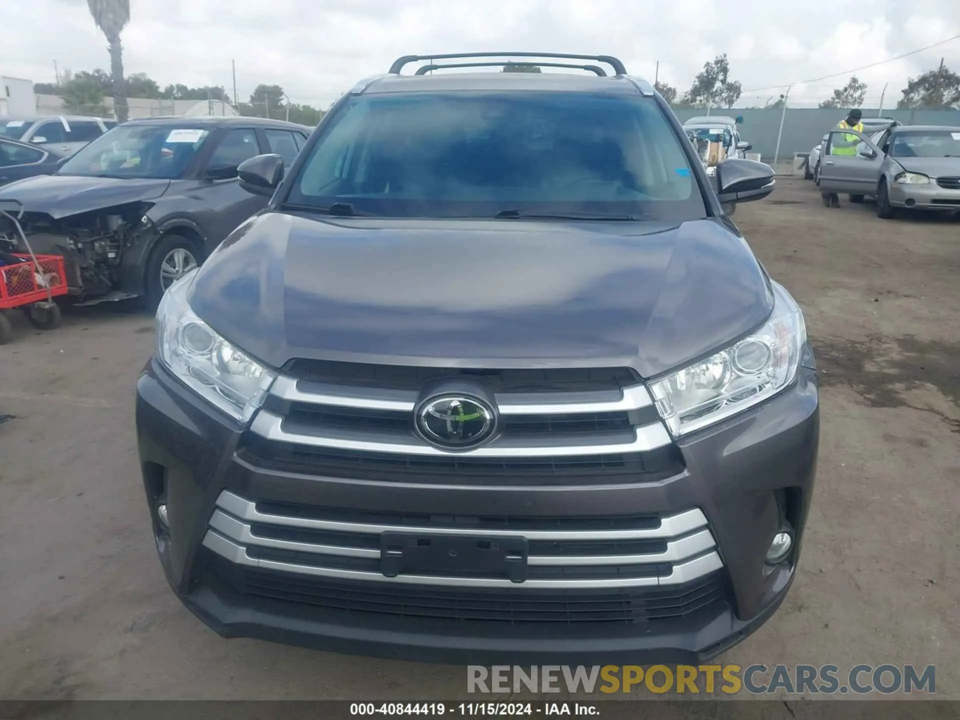12 Photograph of a damaged car 5TDJZRFH0KS564520 TOYOTA HIGHLANDER 2019