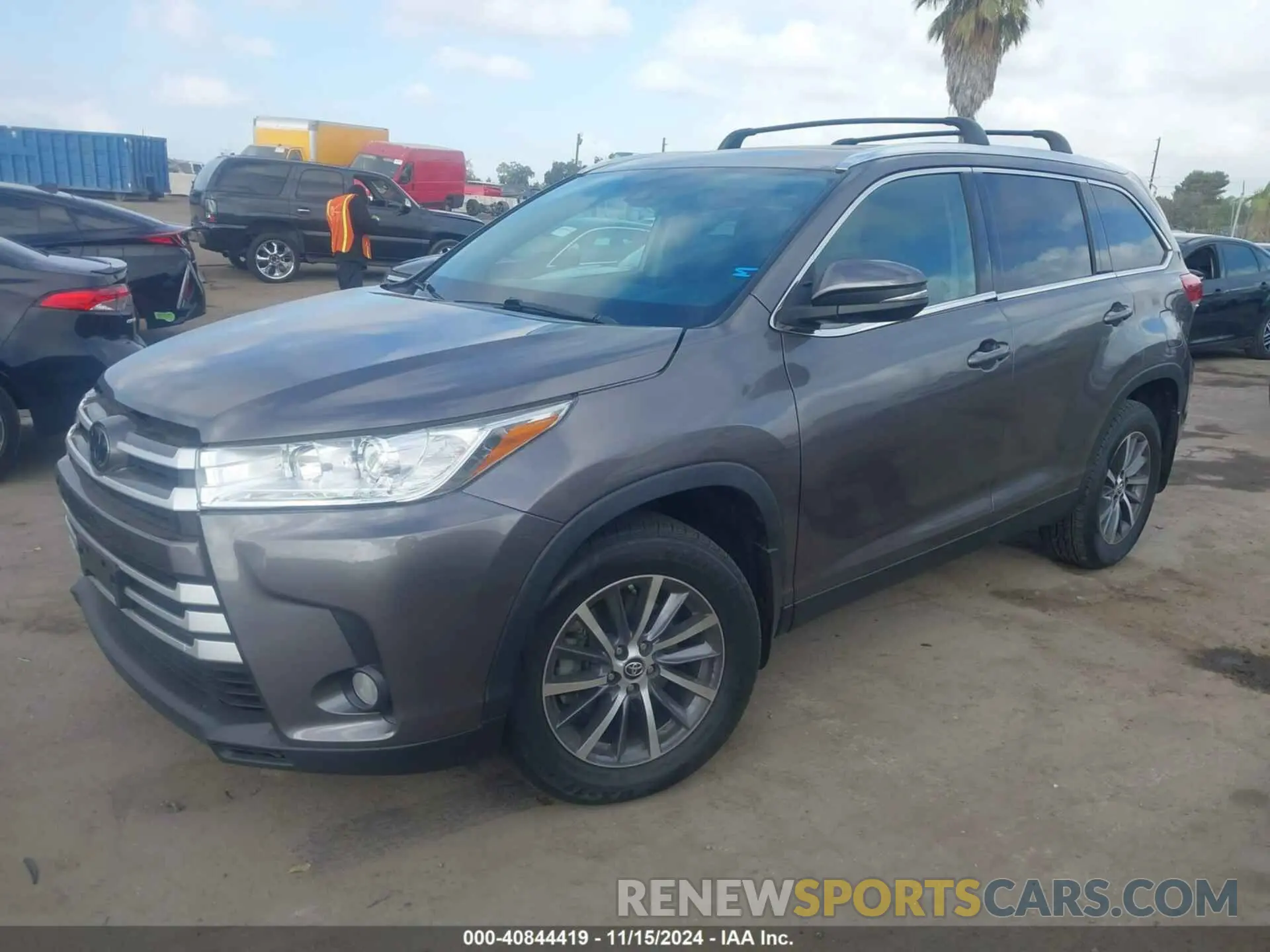 2 Photograph of a damaged car 5TDJZRFH0KS564520 TOYOTA HIGHLANDER 2019