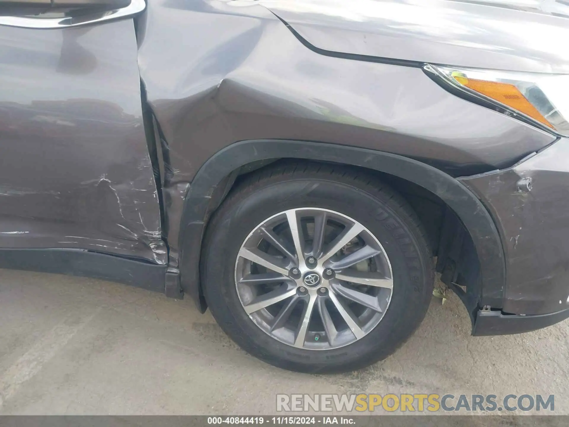 6 Photograph of a damaged car 5TDJZRFH0KS564520 TOYOTA HIGHLANDER 2019