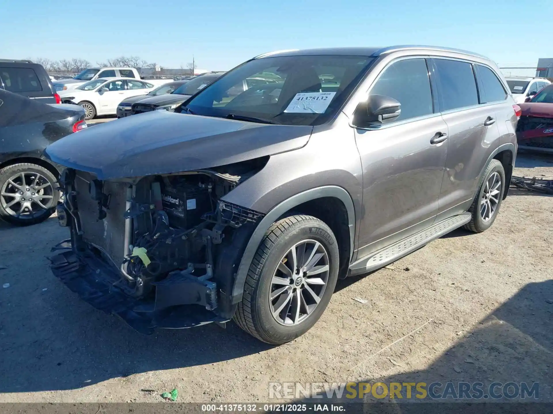 2 Photograph of a damaged car 5TDJZRFH0KS570964 TOYOTA HIGHLANDER 2019