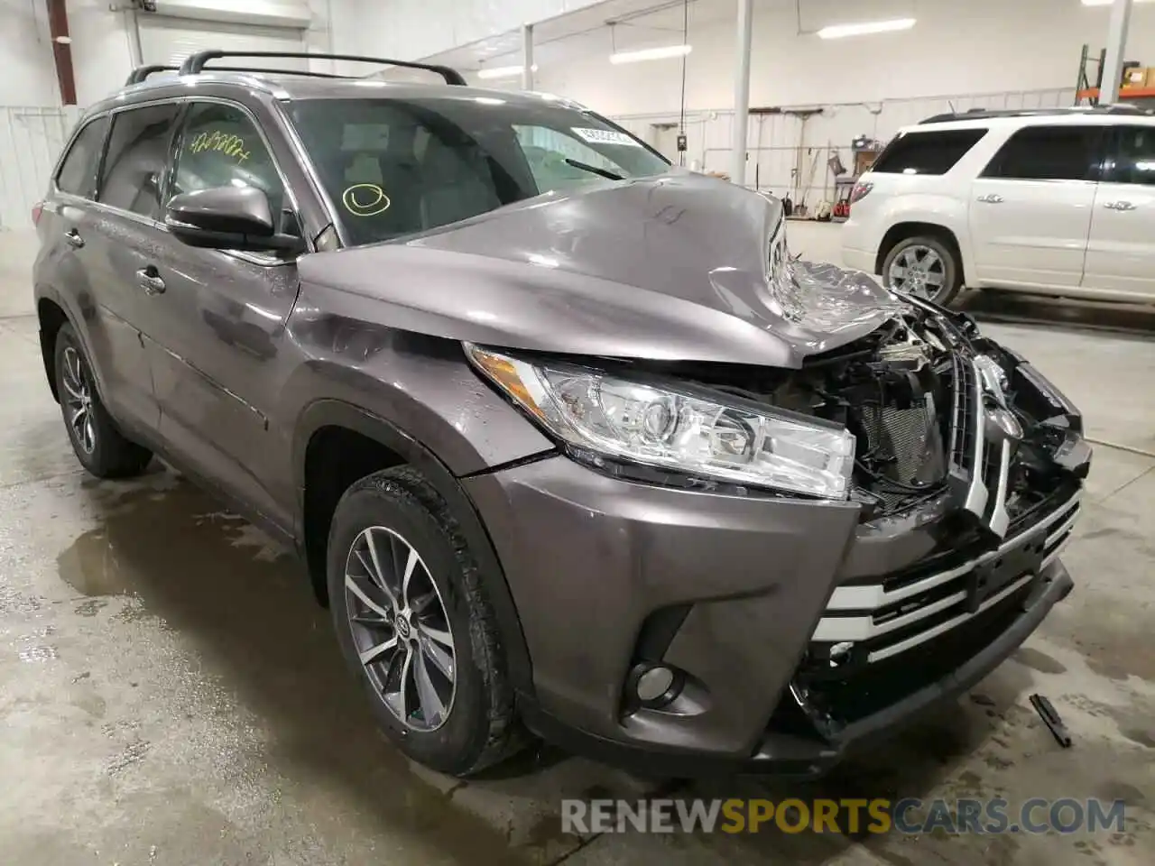 1 Photograph of a damaged car 5TDJZRFH0KS573976 TOYOTA HIGHLANDER 2019