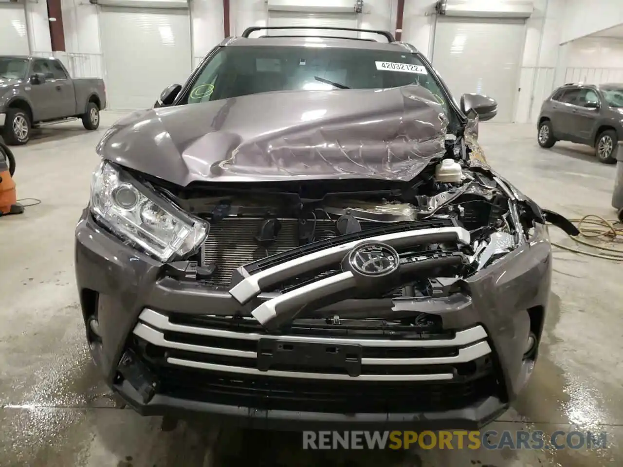 9 Photograph of a damaged car 5TDJZRFH0KS573976 TOYOTA HIGHLANDER 2019