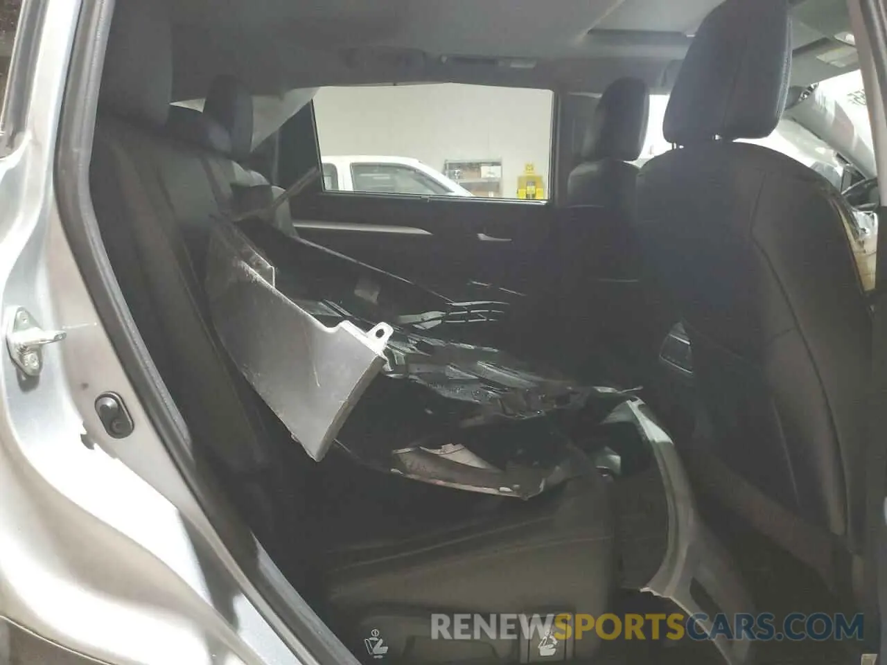 11 Photograph of a damaged car 5TDJZRFH0KS579924 TOYOTA HIGHLANDER 2019