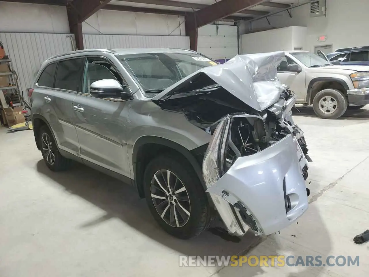 4 Photograph of a damaged car 5TDJZRFH0KS579924 TOYOTA HIGHLANDER 2019