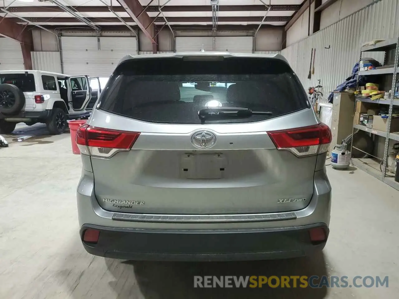 6 Photograph of a damaged car 5TDJZRFH0KS579924 TOYOTA HIGHLANDER 2019