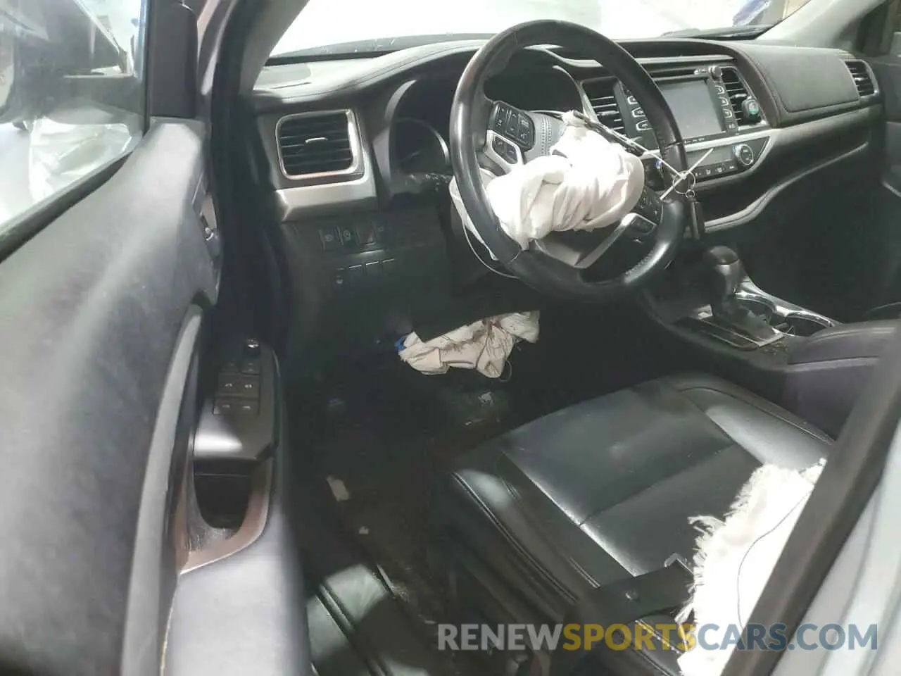 8 Photograph of a damaged car 5TDJZRFH0KS579924 TOYOTA HIGHLANDER 2019