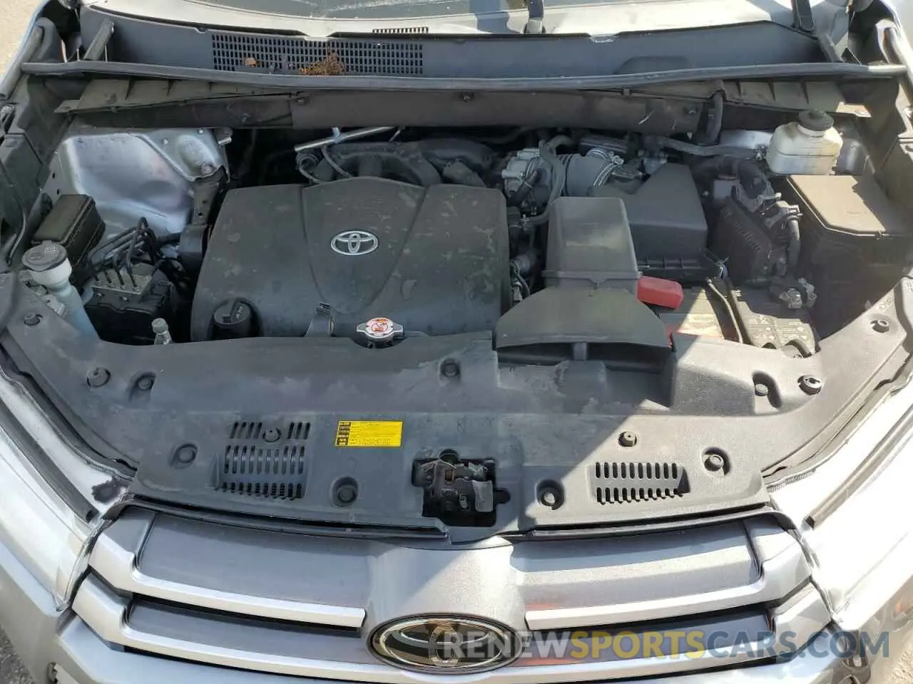 11 Photograph of a damaged car 5TDJZRFH0KS582516 TOYOTA HIGHLANDER 2019