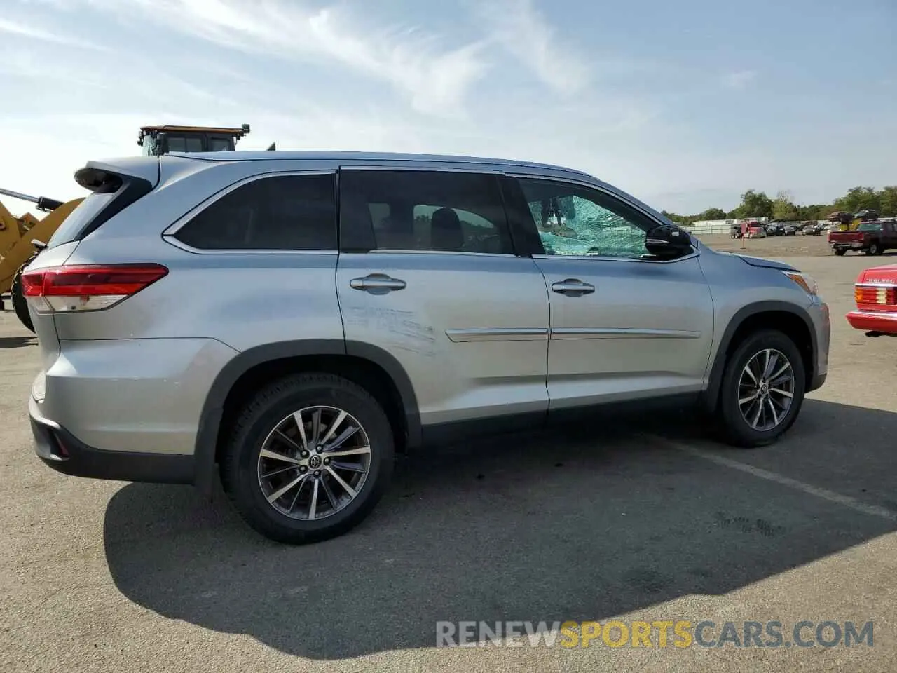 3 Photograph of a damaged car 5TDJZRFH0KS582516 TOYOTA HIGHLANDER 2019