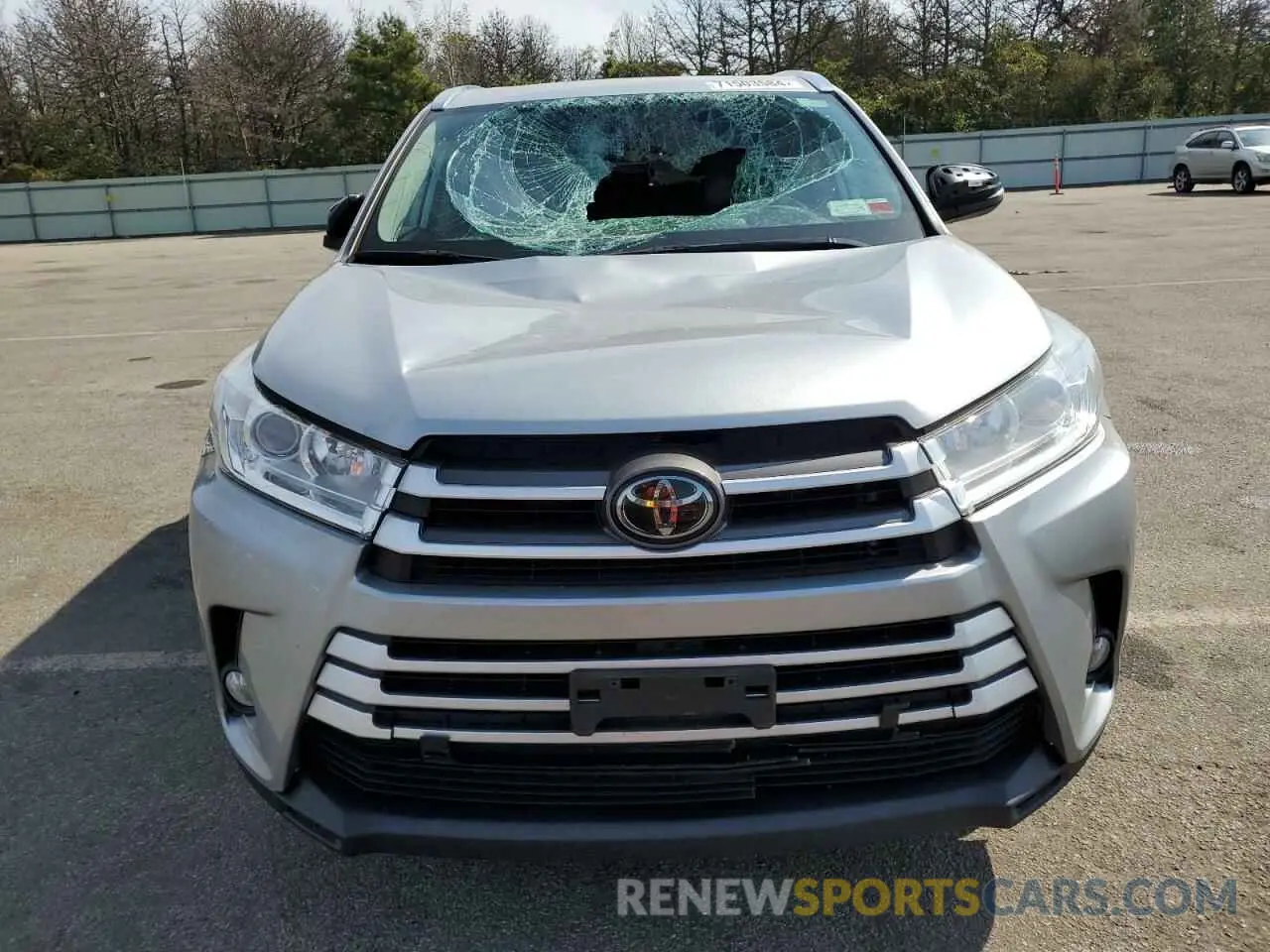5 Photograph of a damaged car 5TDJZRFH0KS582516 TOYOTA HIGHLANDER 2019