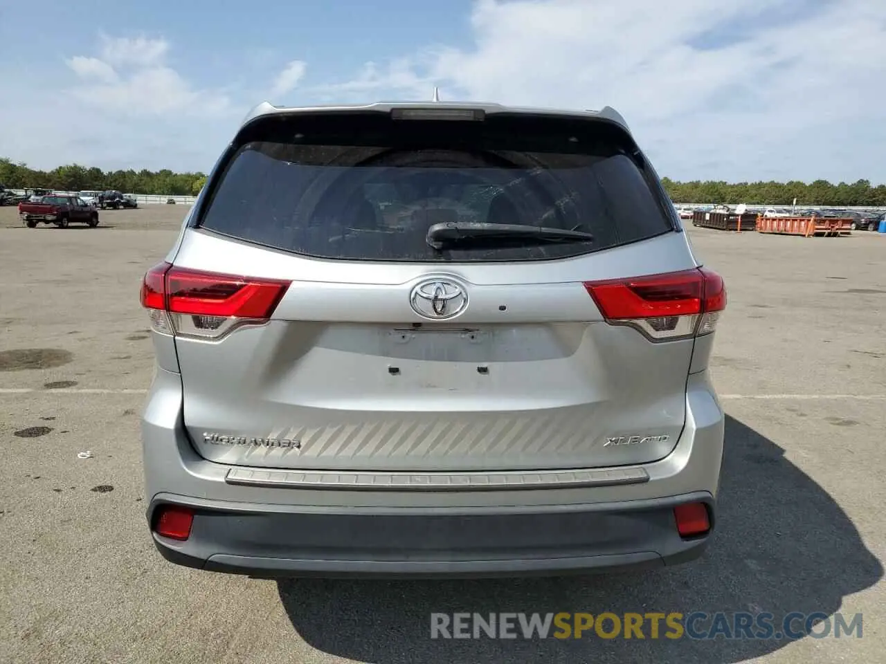 6 Photograph of a damaged car 5TDJZRFH0KS582516 TOYOTA HIGHLANDER 2019