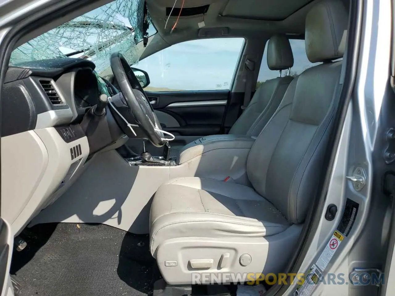 7 Photograph of a damaged car 5TDJZRFH0KS582516 TOYOTA HIGHLANDER 2019