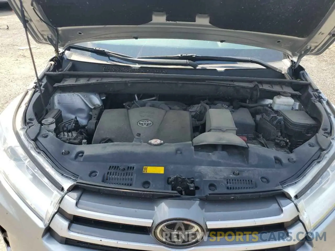 11 Photograph of a damaged car 5TDJZRFH0KS582984 TOYOTA HIGHLANDER 2019