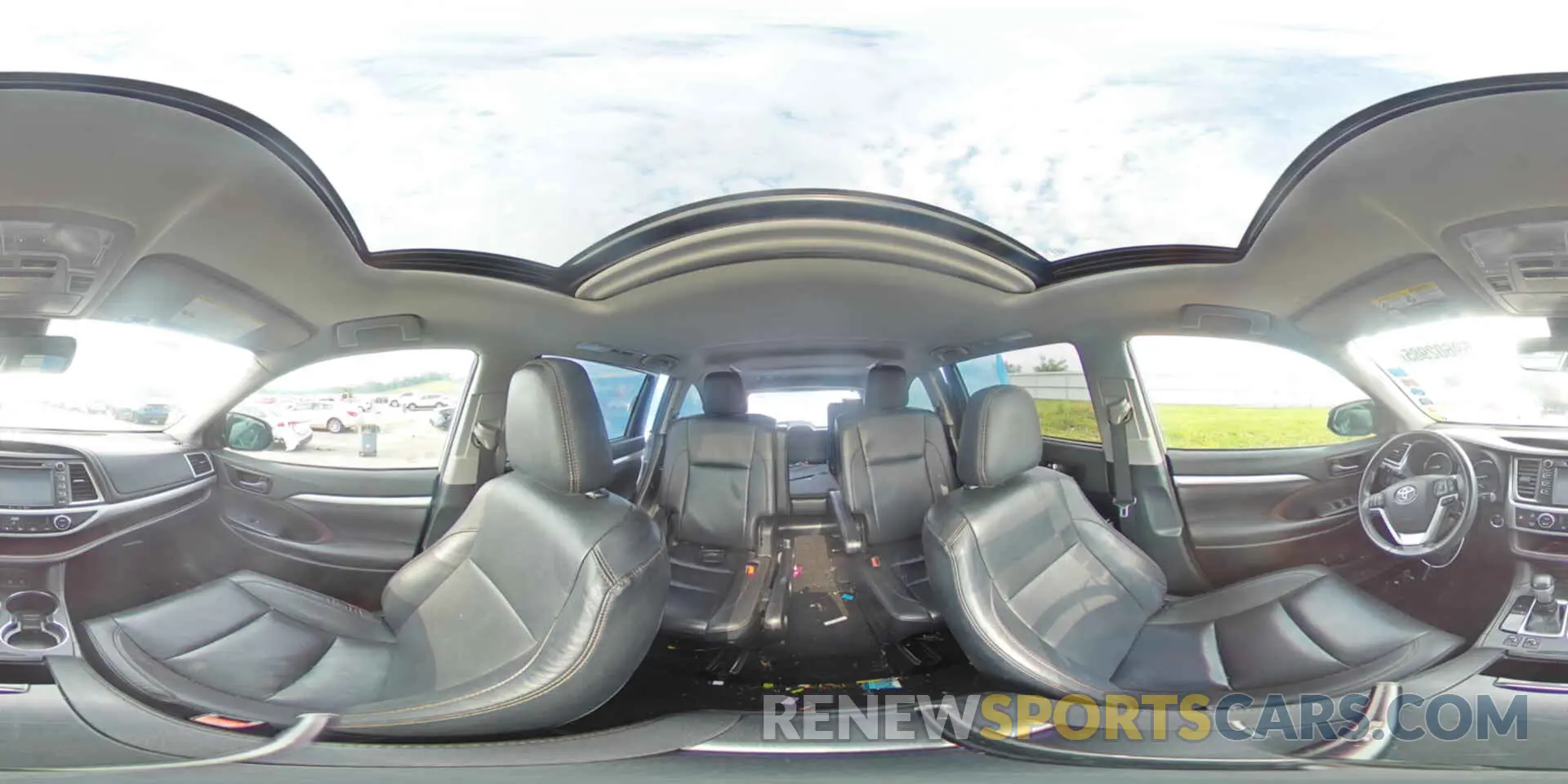 14 Photograph of a damaged car 5TDJZRFH0KS582984 TOYOTA HIGHLANDER 2019