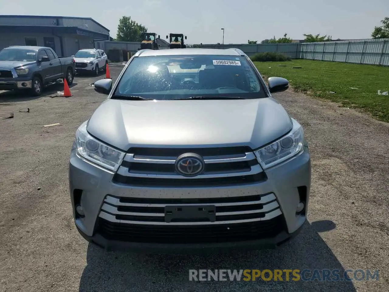5 Photograph of a damaged car 5TDJZRFH0KS582984 TOYOTA HIGHLANDER 2019