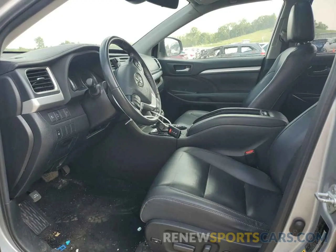 7 Photograph of a damaged car 5TDJZRFH0KS582984 TOYOTA HIGHLANDER 2019