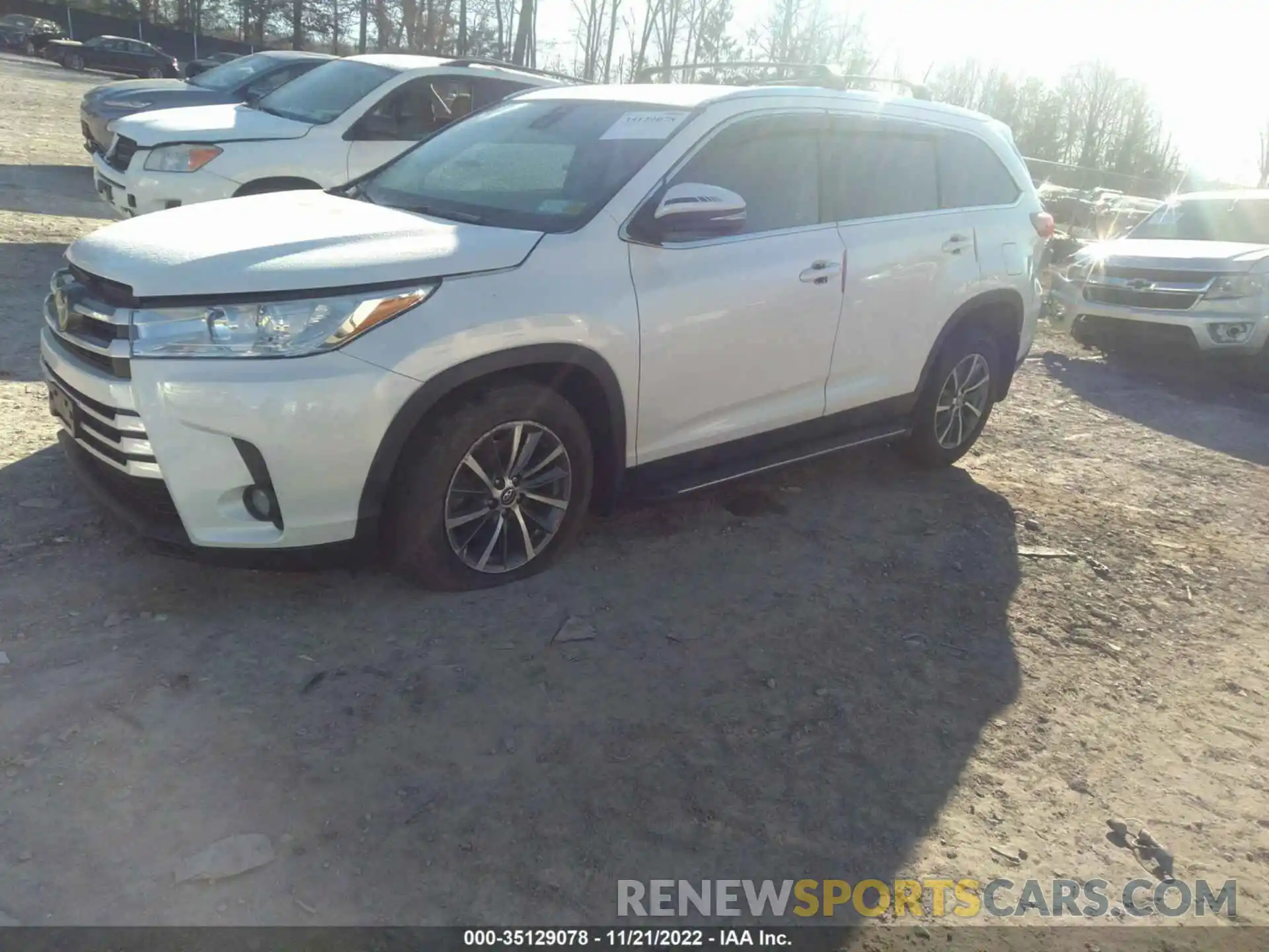 2 Photograph of a damaged car 5TDJZRFH0KS584413 TOYOTA HIGHLANDER 2019