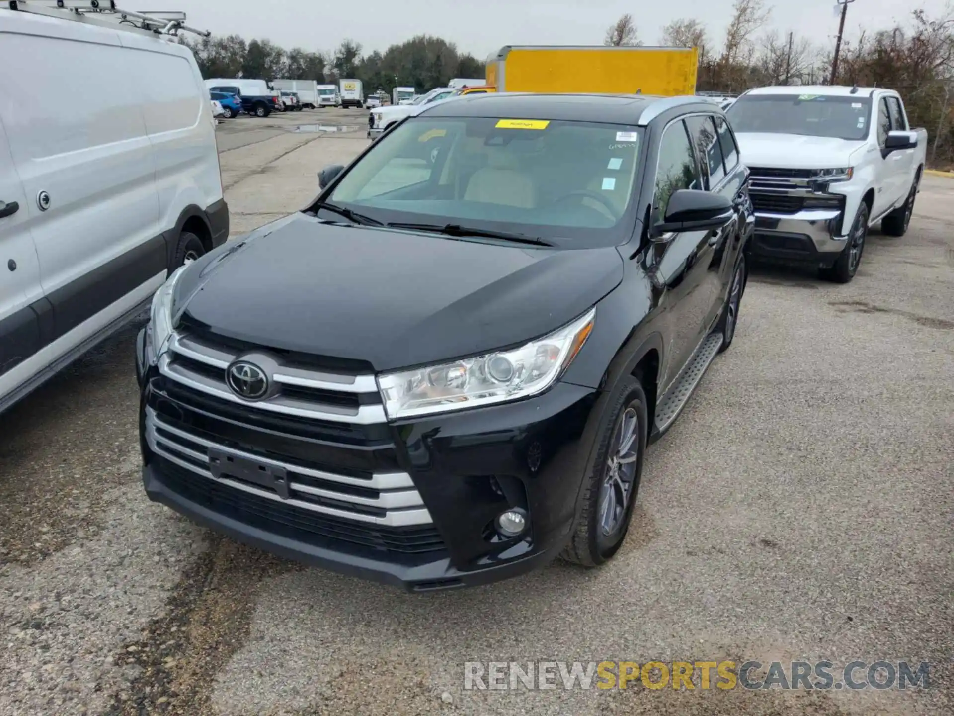 10 Photograph of a damaged car 5TDJZRFH0KS585271 TOYOTA HIGHLANDER 2019