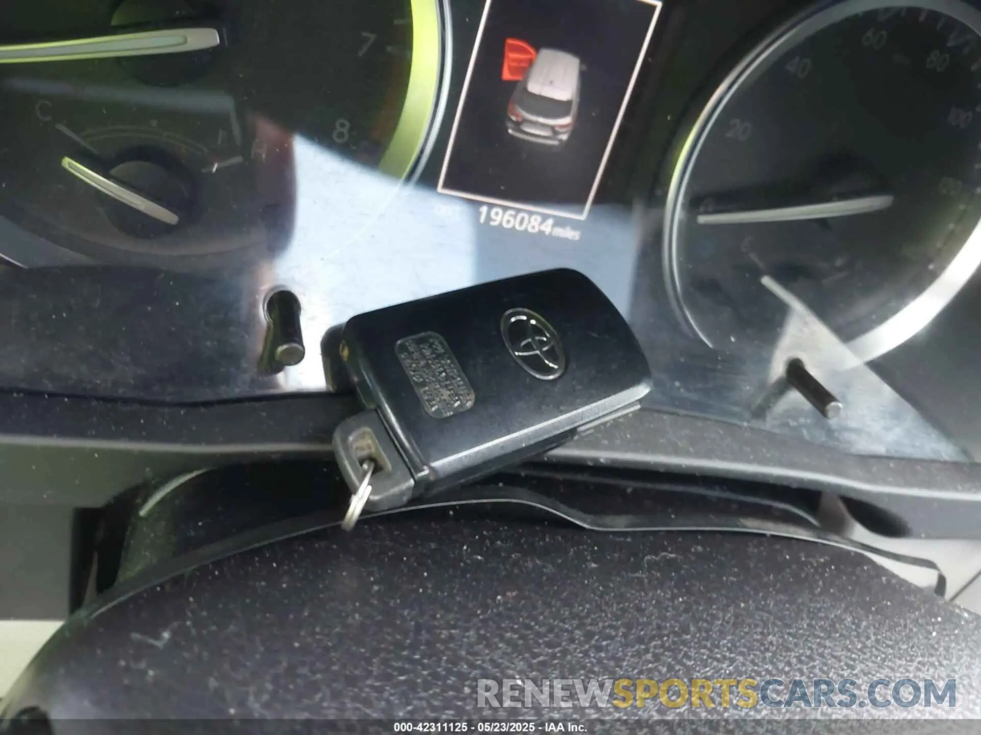 11 Photograph of a damaged car 5TDJZRFH0KS585898 TOYOTA HIGHLANDER 2019