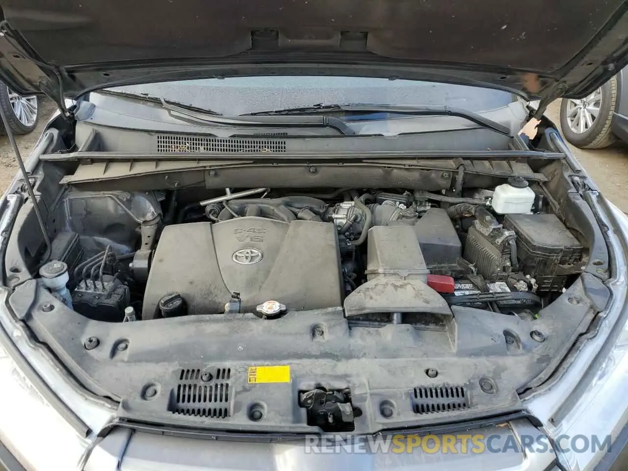 12 Photograph of a damaged car 5TDJZRFH0KS587649 TOYOTA HIGHLANDER 2019