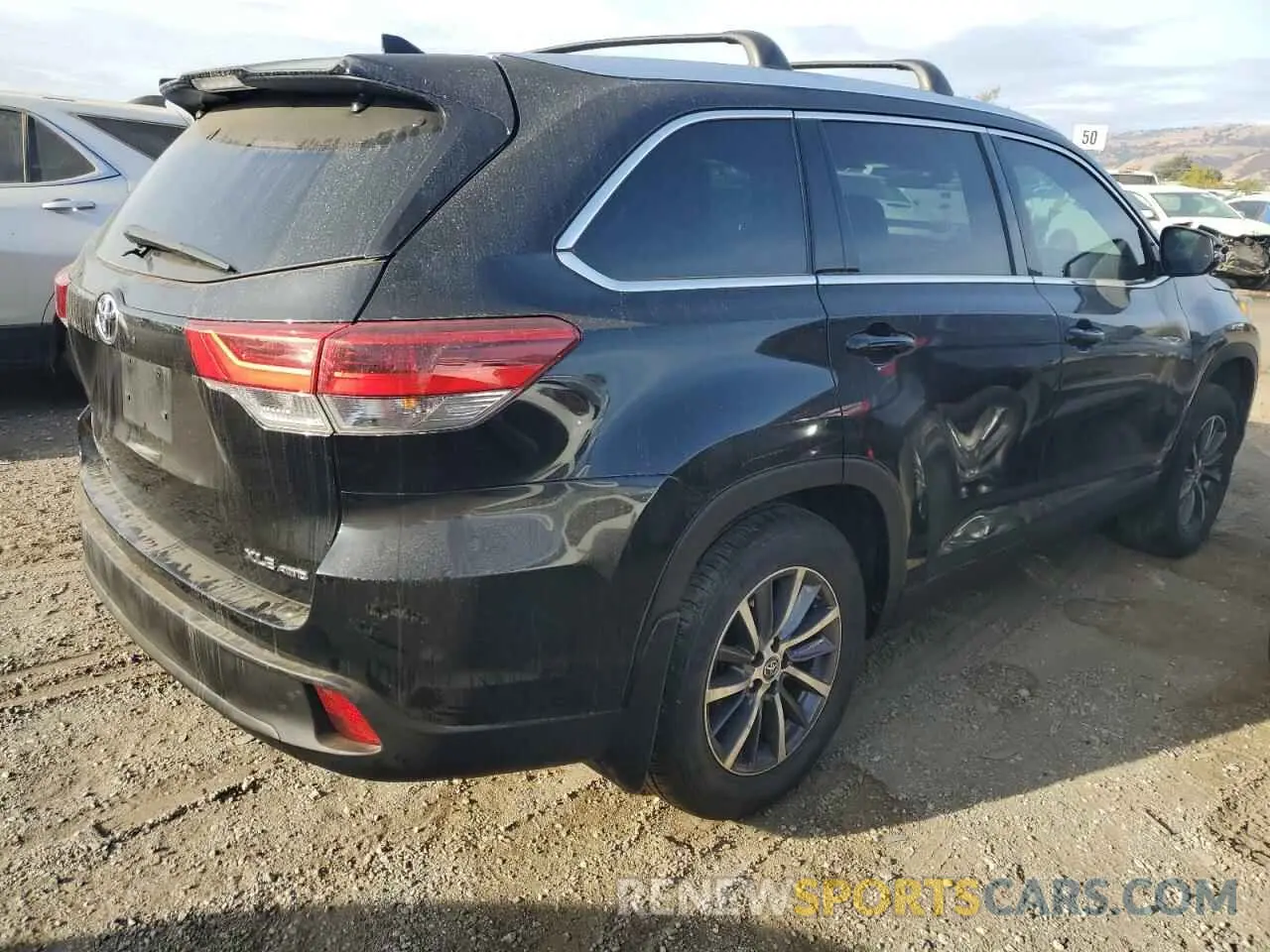 3 Photograph of a damaged car 5TDJZRFH0KS587649 TOYOTA HIGHLANDER 2019