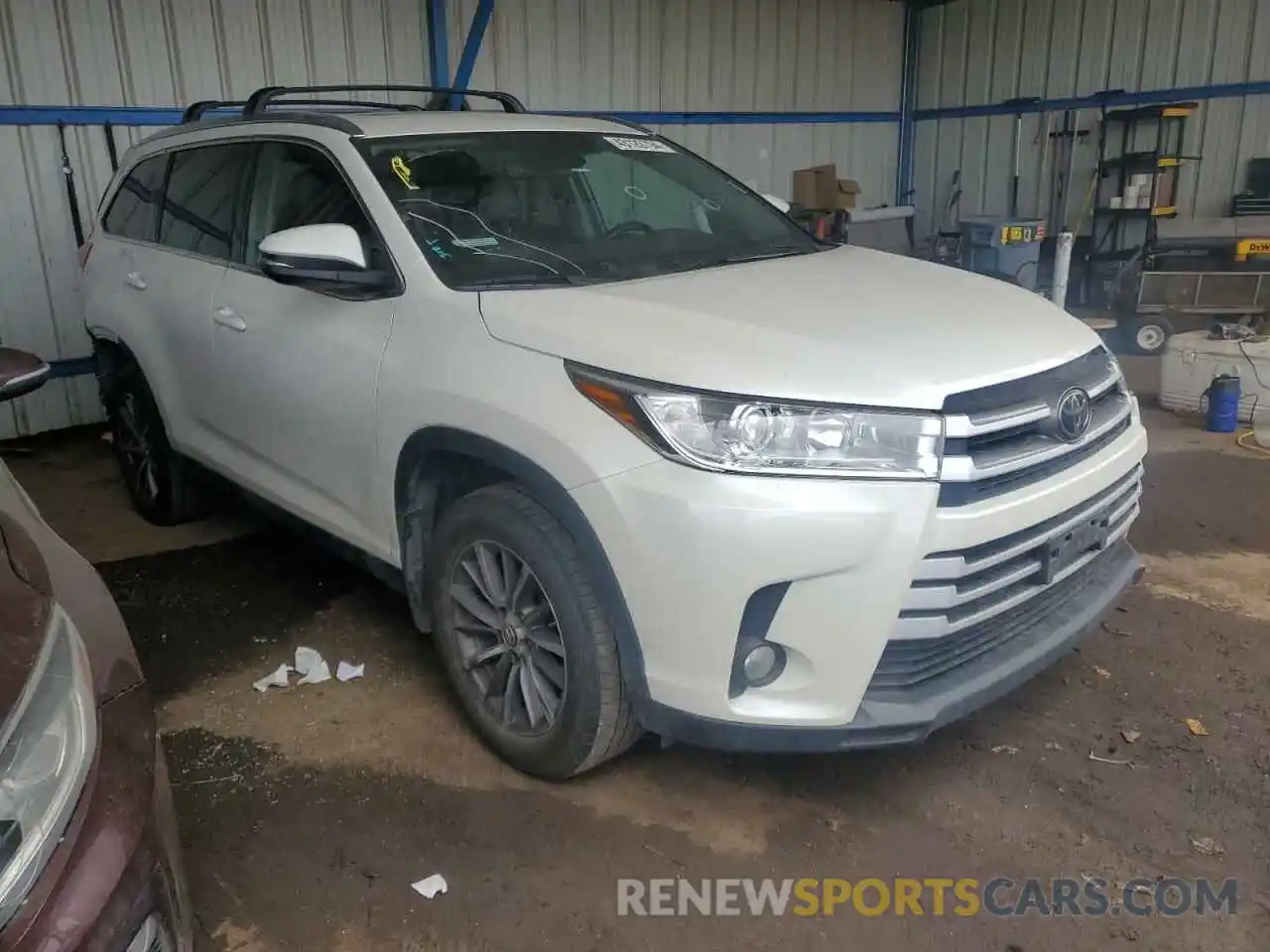 4 Photograph of a damaged car 5TDJZRFH0KS590101 TOYOTA HIGHLANDER 2019