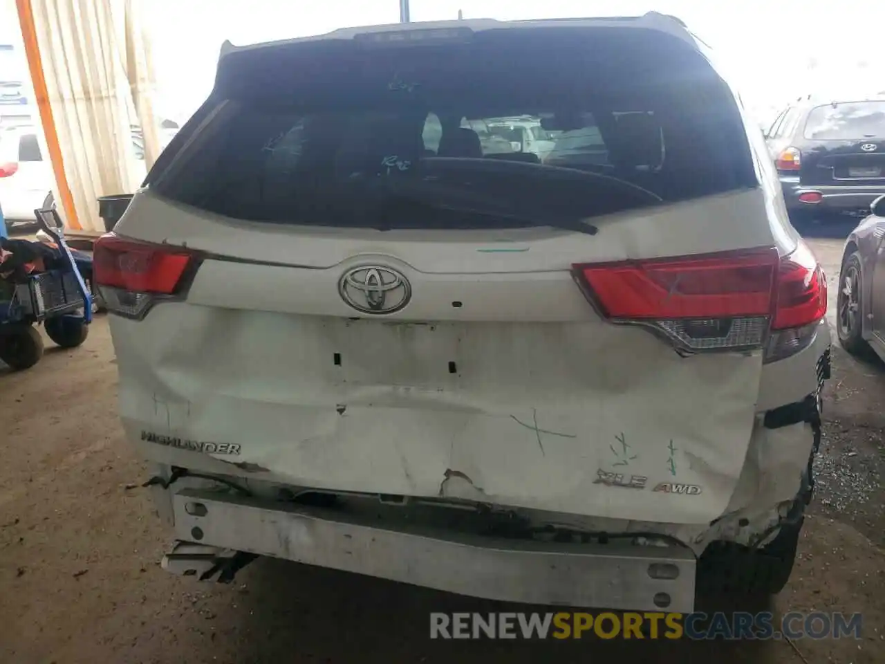 6 Photograph of a damaged car 5TDJZRFH0KS590101 TOYOTA HIGHLANDER 2019