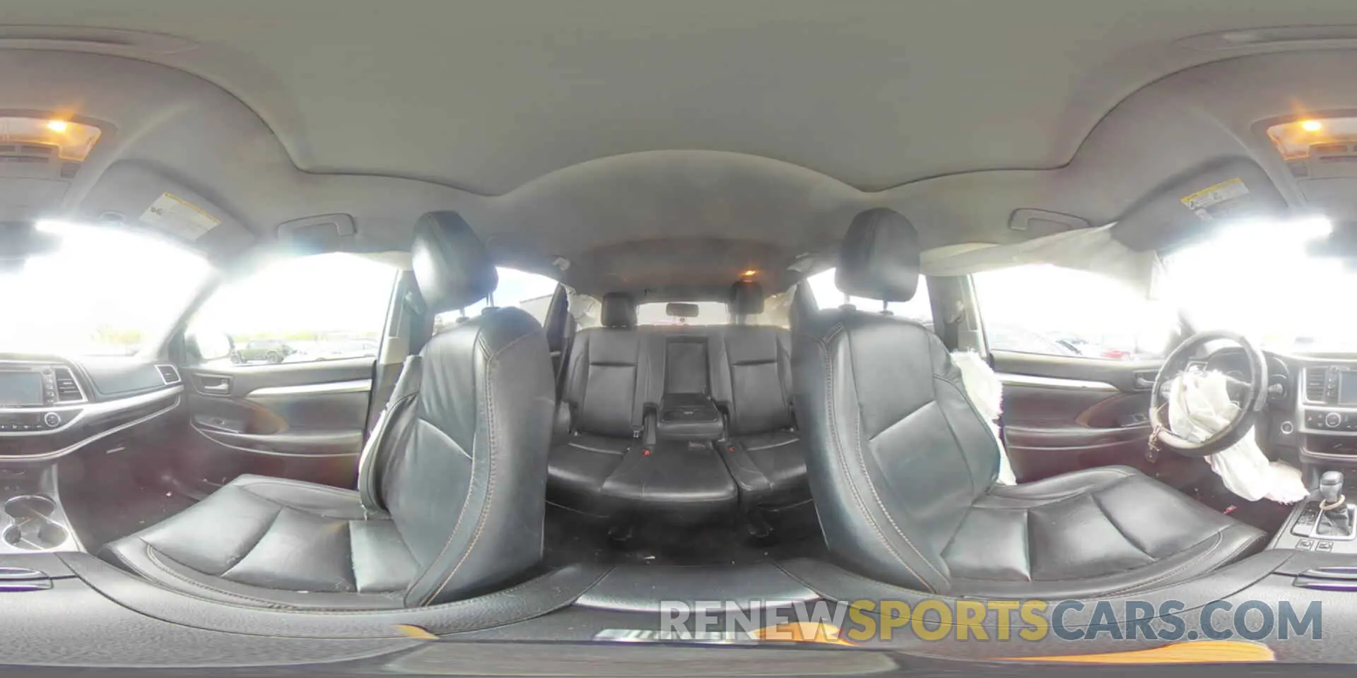 13 Photograph of a damaged car 5TDJZRFH0KS593872 TOYOTA HIGHLANDER 2019