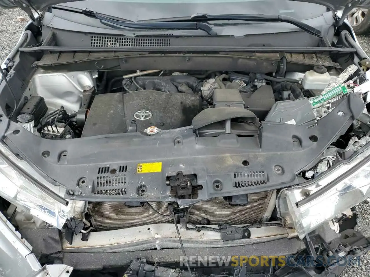 14 Photograph of a damaged car 5TDJZRFH0KS593872 TOYOTA HIGHLANDER 2019
