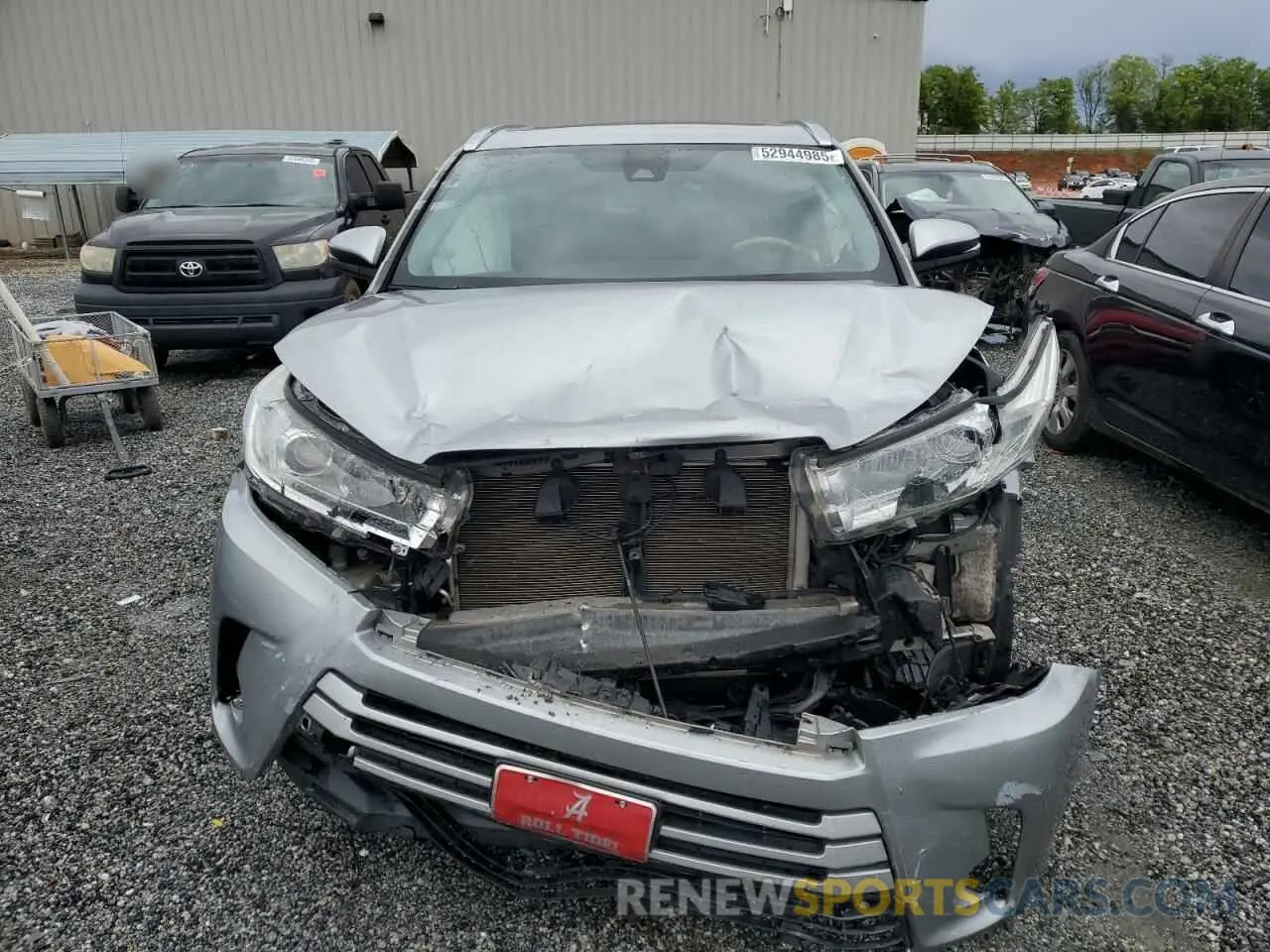 5 Photograph of a damaged car 5TDJZRFH0KS593872 TOYOTA HIGHLANDER 2019