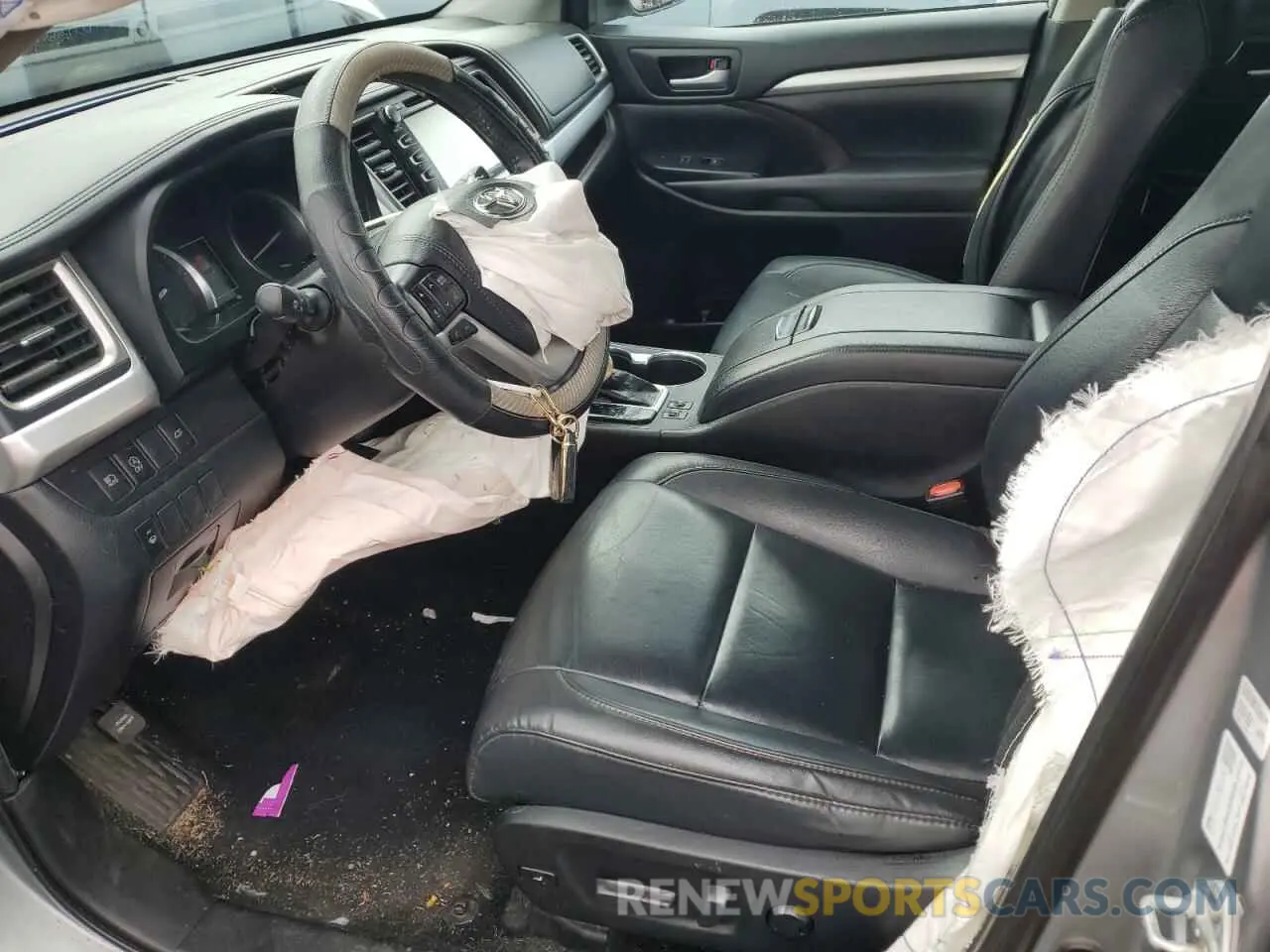 7 Photograph of a damaged car 5TDJZRFH0KS593872 TOYOTA HIGHLANDER 2019