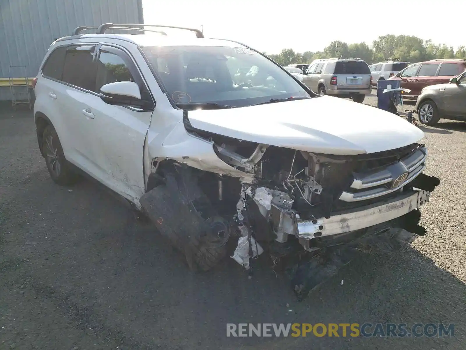 1 Photograph of a damaged car 5TDJZRFH0KS595976 TOYOTA HIGHLANDER 2019