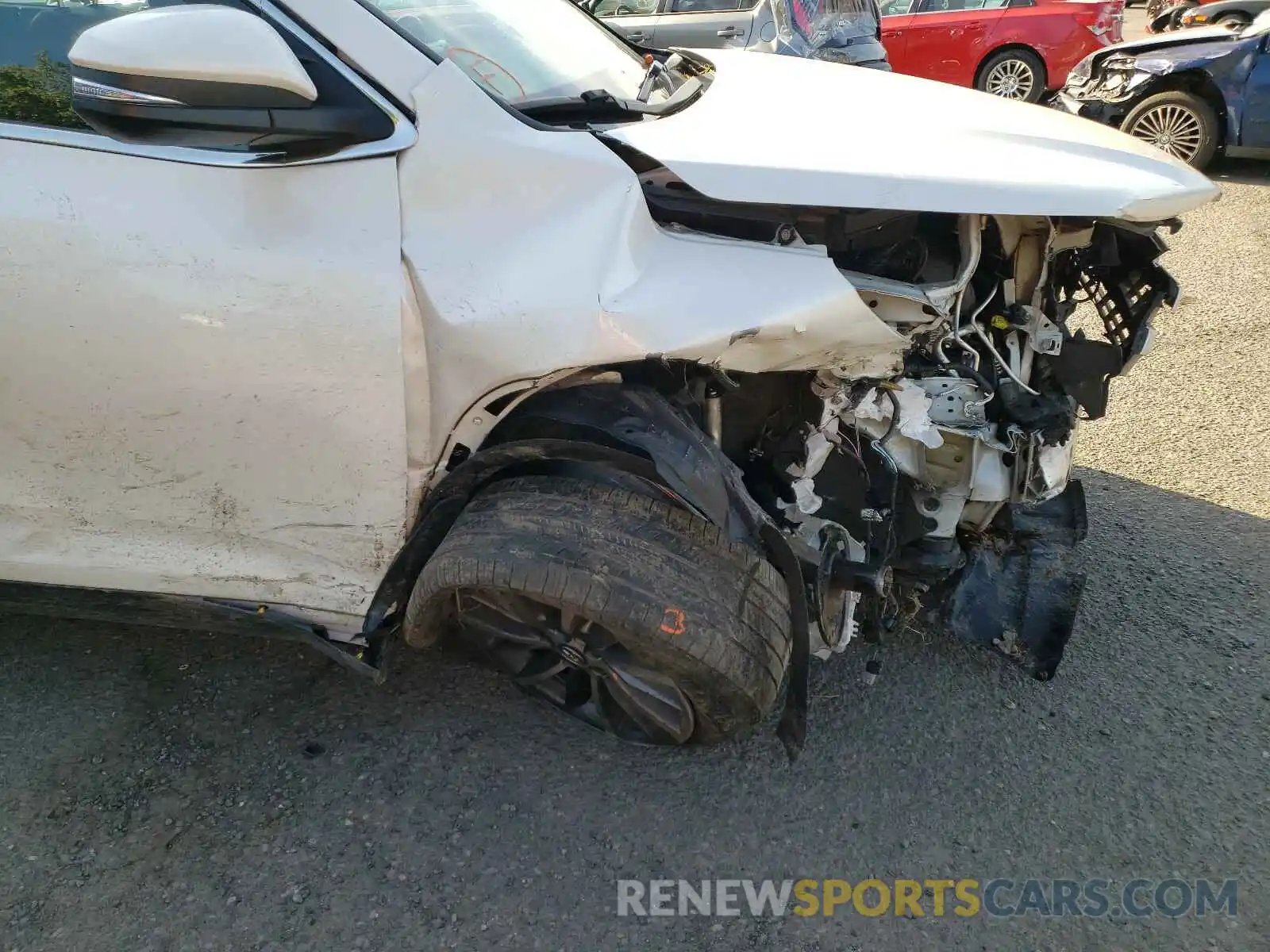 9 Photograph of a damaged car 5TDJZRFH0KS595976 TOYOTA HIGHLANDER 2019