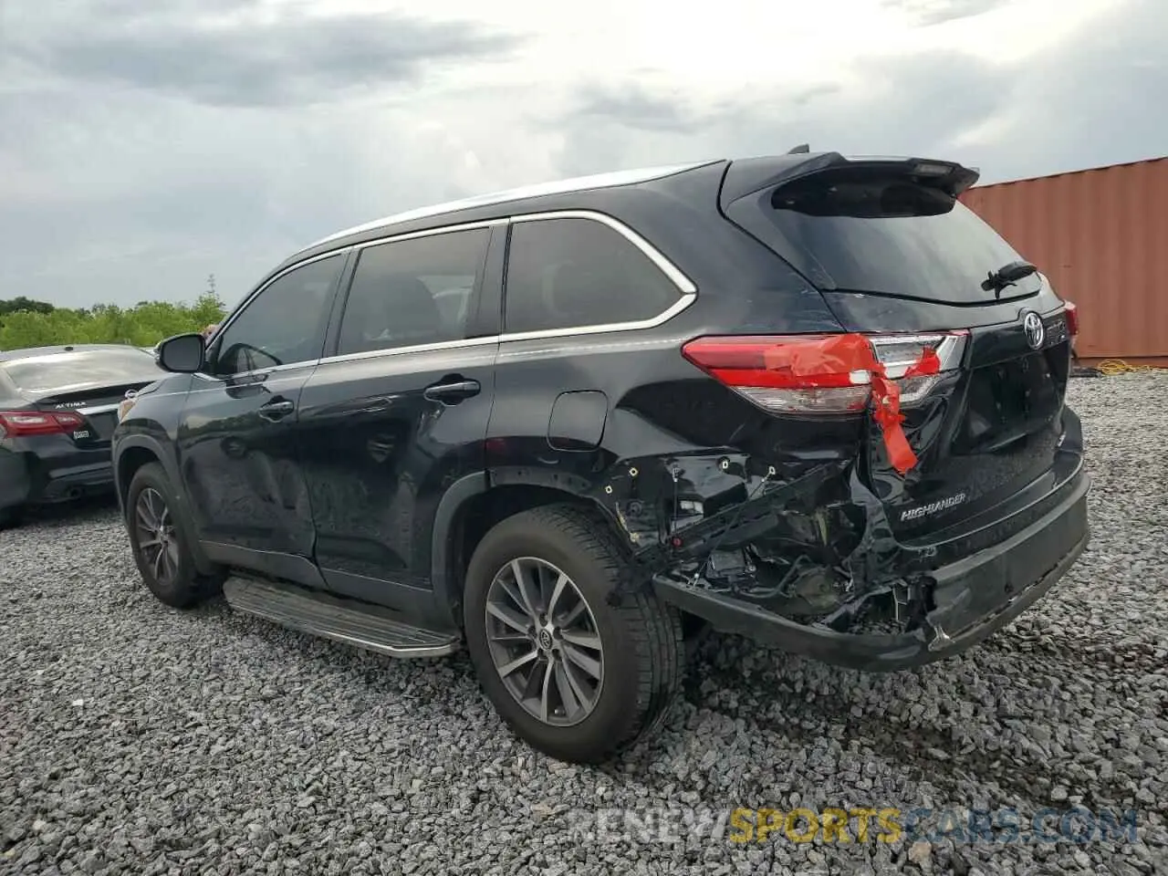 2 Photograph of a damaged car 5TDJZRFH0KS600268 TOYOTA HIGHLANDER 2019