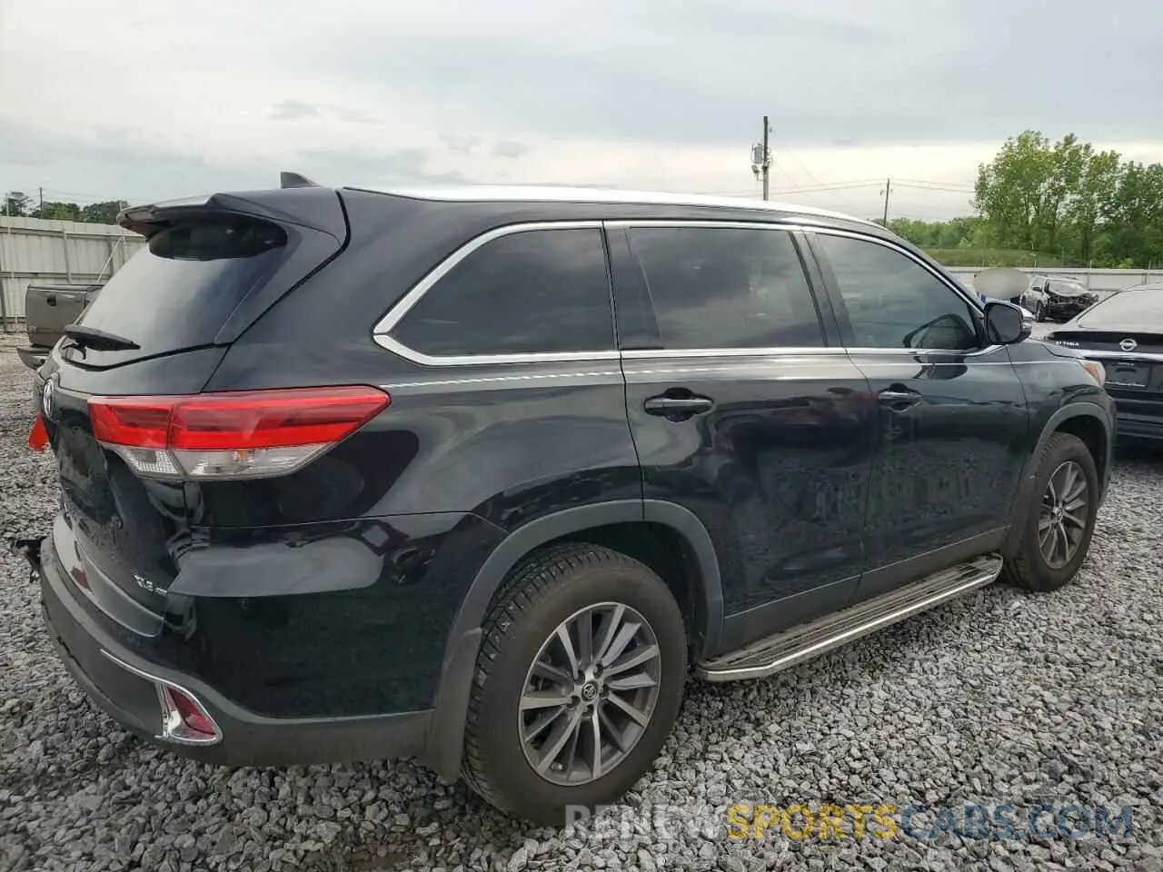 3 Photograph of a damaged car 5TDJZRFH0KS600268 TOYOTA HIGHLANDER 2019