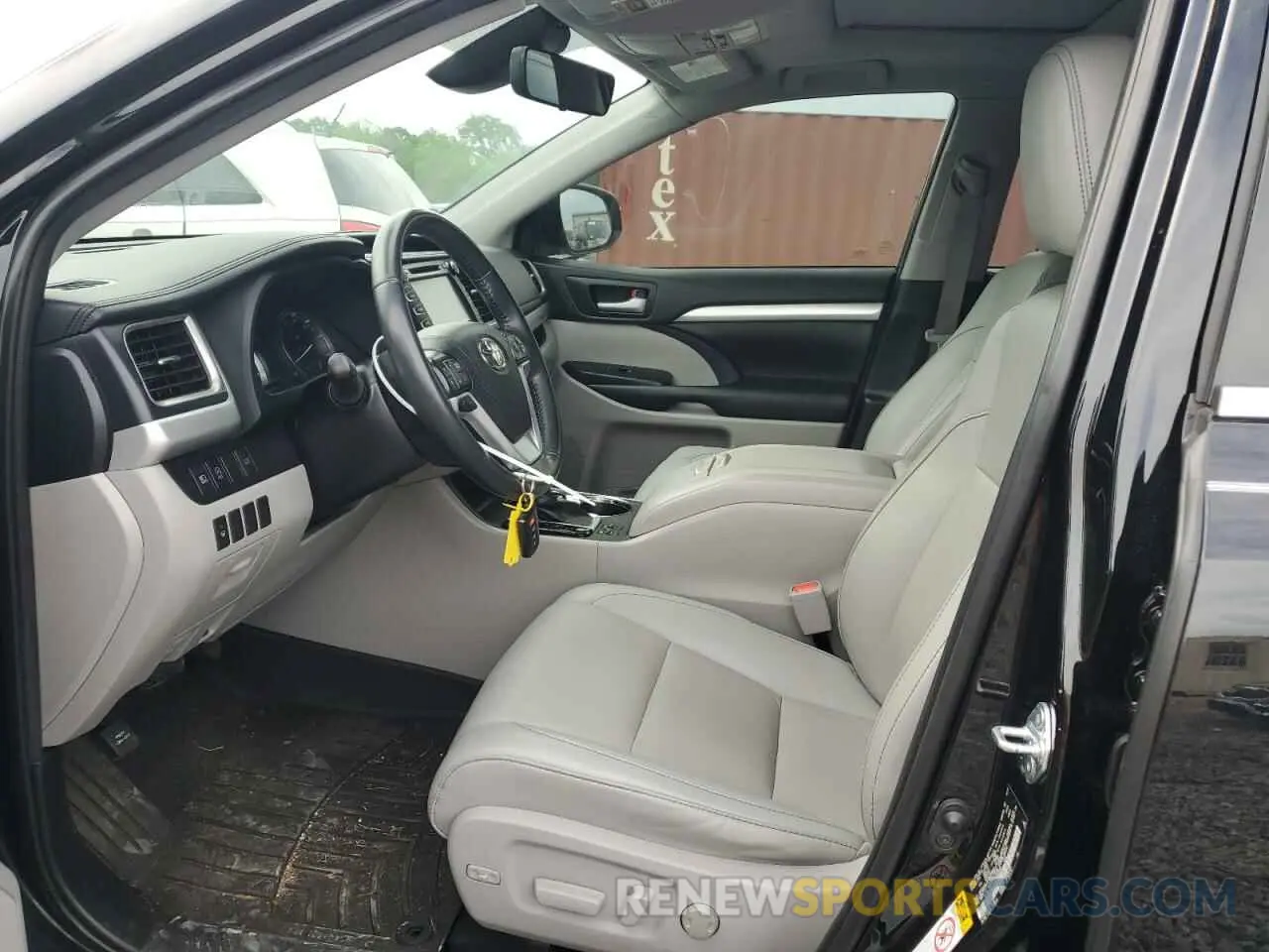 7 Photograph of a damaged car 5TDJZRFH0KS600268 TOYOTA HIGHLANDER 2019