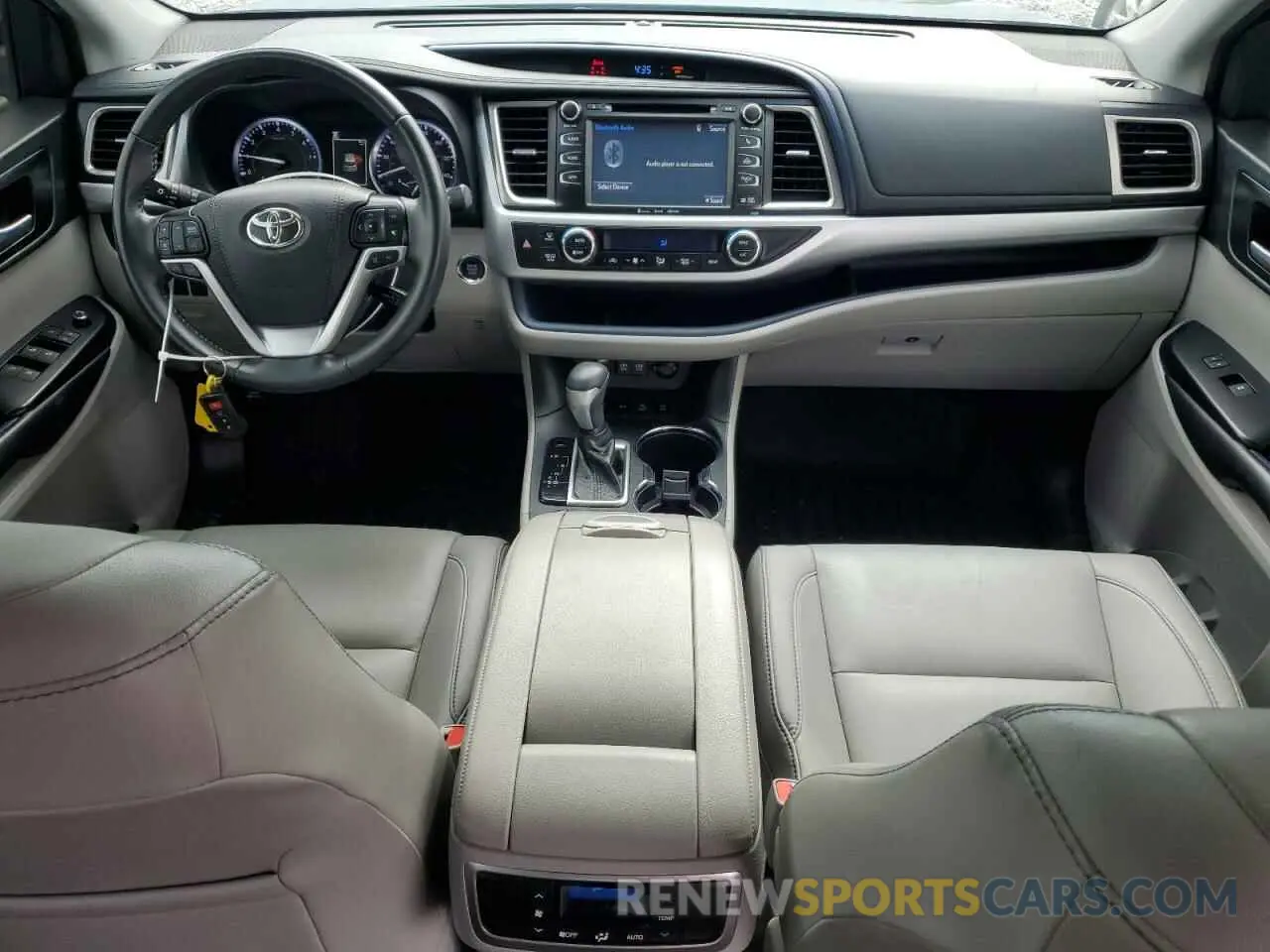 8 Photograph of a damaged car 5TDJZRFH0KS600268 TOYOTA HIGHLANDER 2019