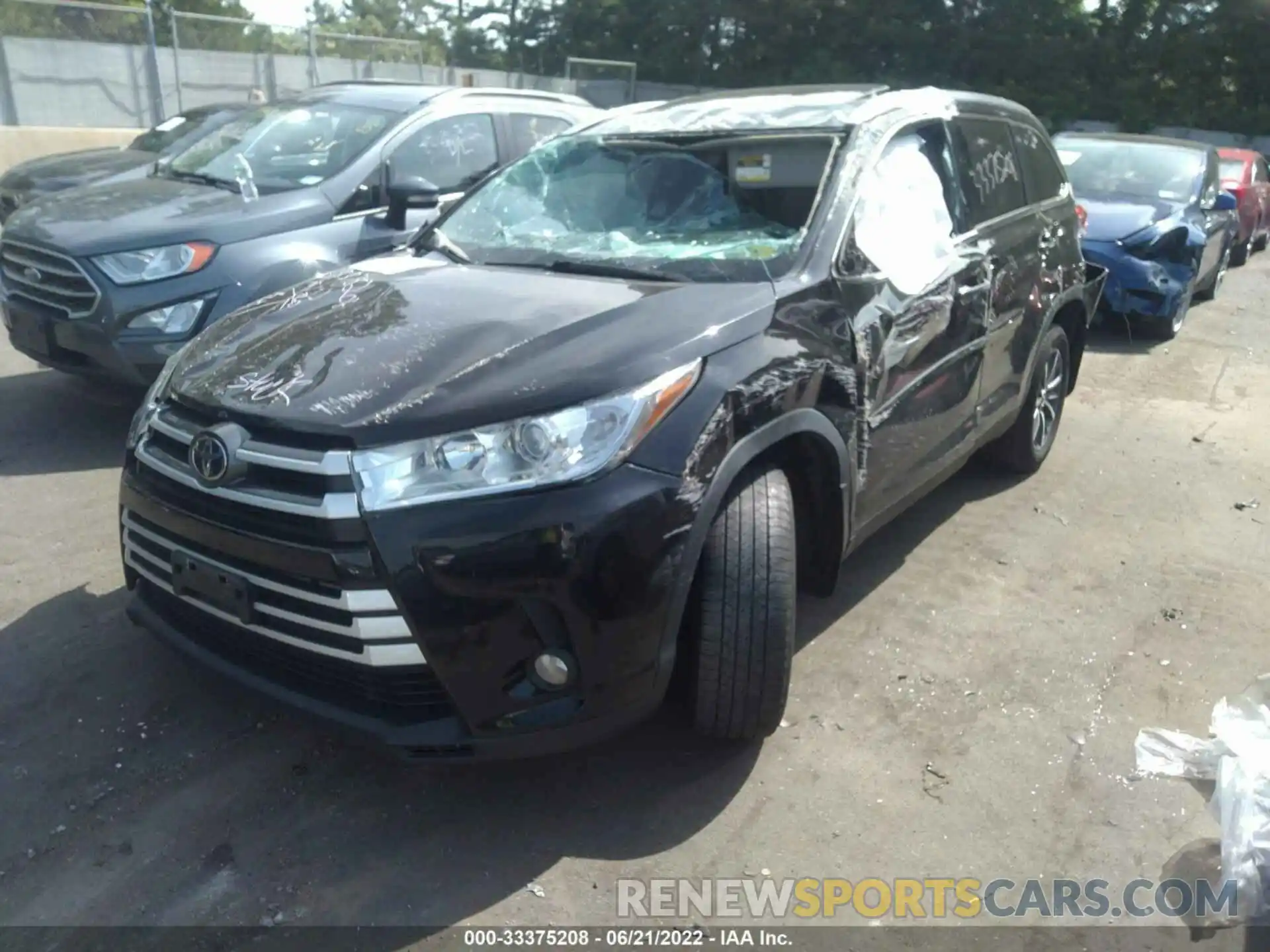 6 Photograph of a damaged car 5TDJZRFH0KS606104 TOYOTA HIGHLANDER 2019