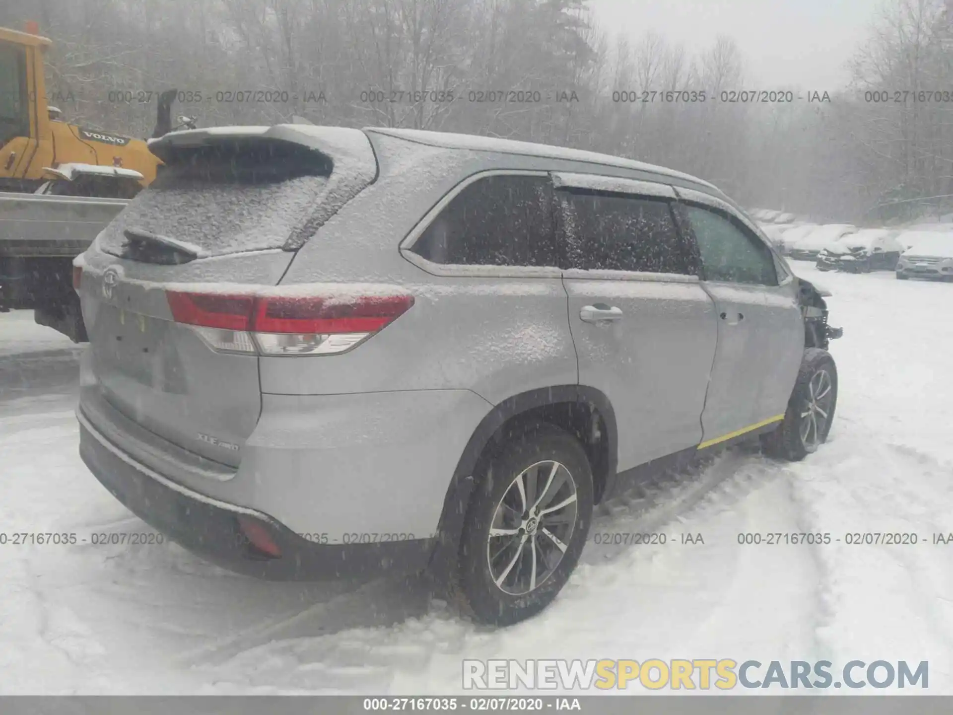 4 Photograph of a damaged car 5TDJZRFH0KS606393 TOYOTA HIGHLANDER 2019