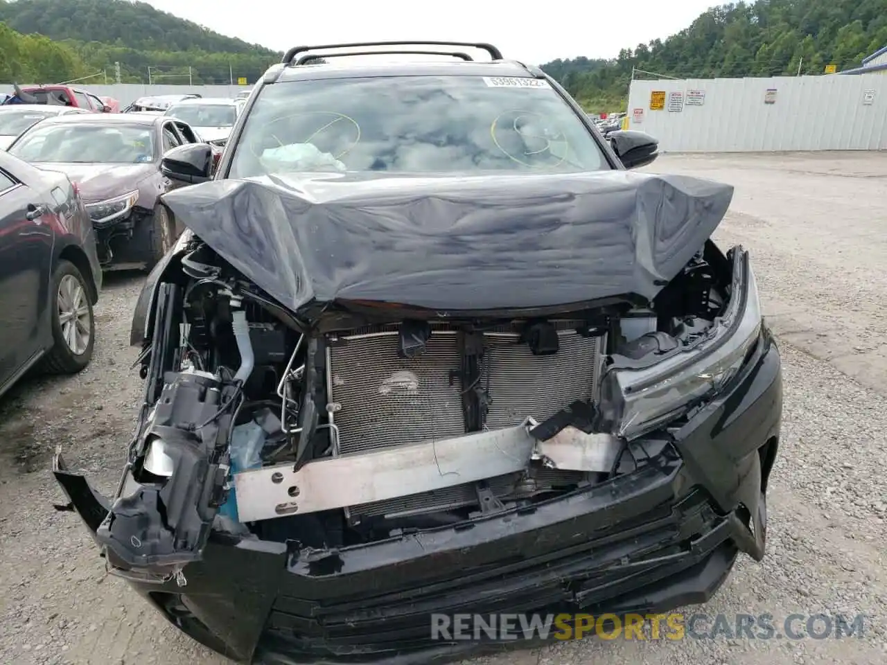 9 Photograph of a damaged car 5TDJZRFH0KS606734 TOYOTA HIGHLANDER 2019