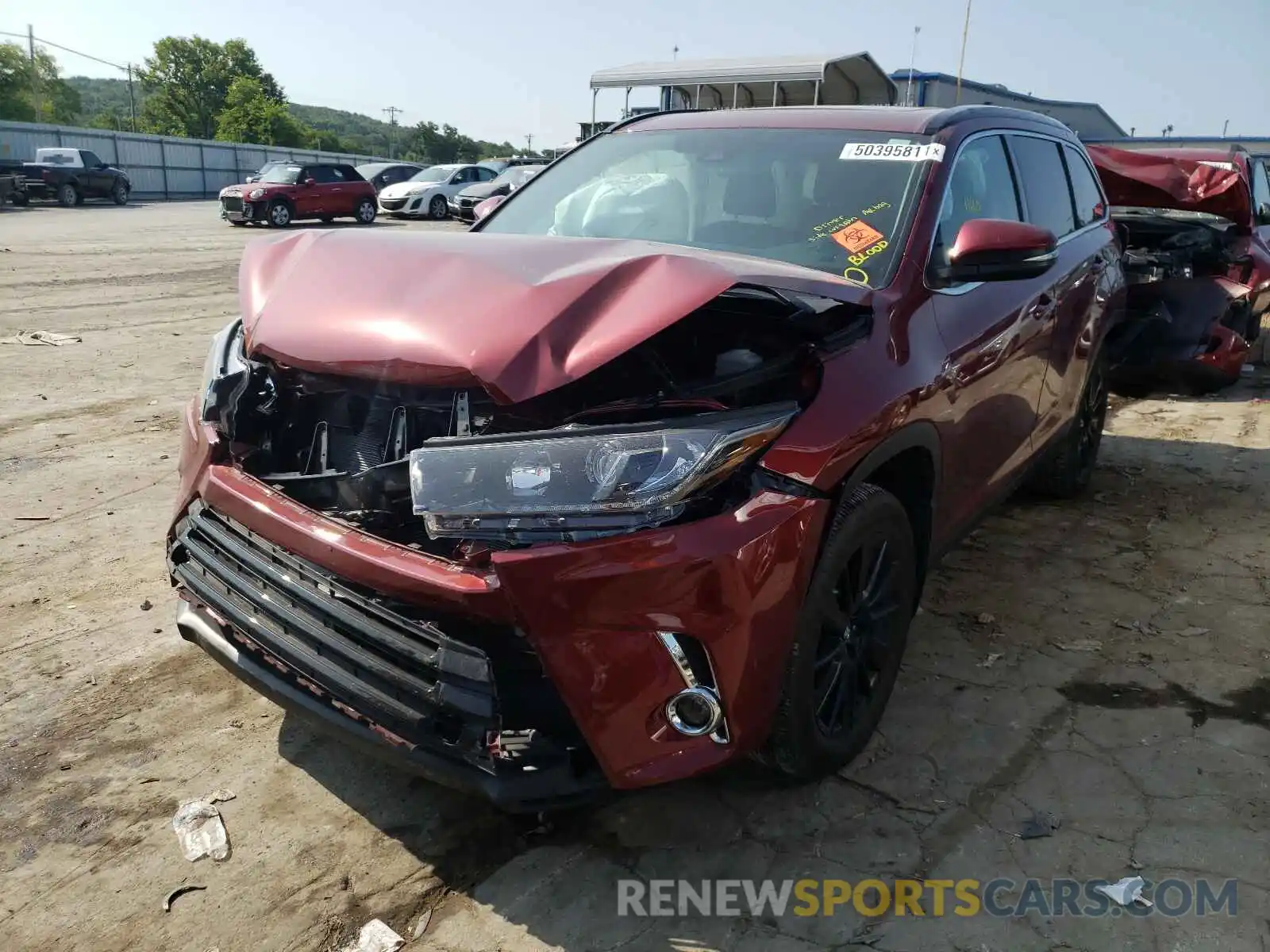 2 Photograph of a damaged car 5TDJZRFH0KS610699 TOYOTA HIGHLANDER 2019