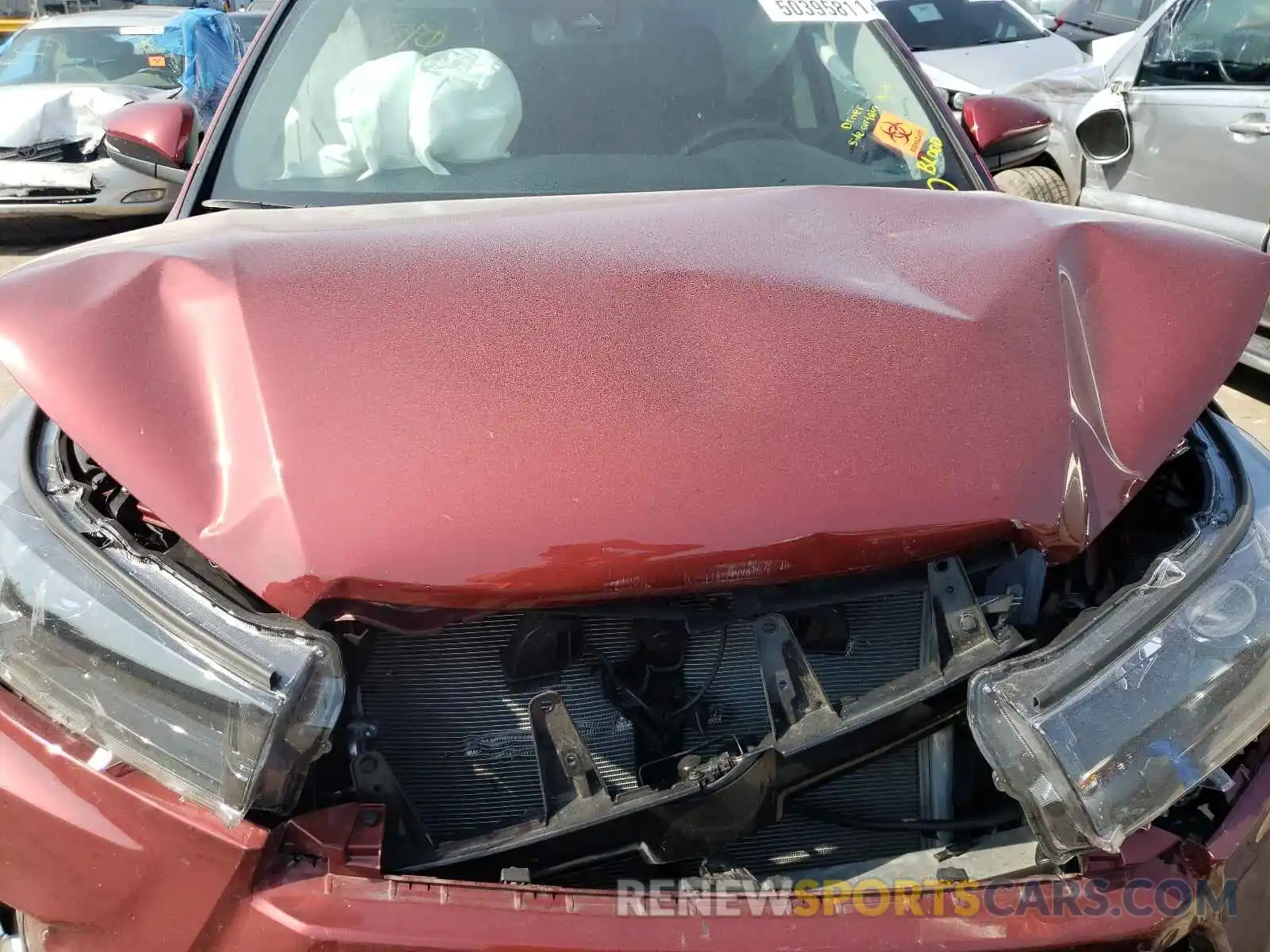 7 Photograph of a damaged car 5TDJZRFH0KS610699 TOYOTA HIGHLANDER 2019