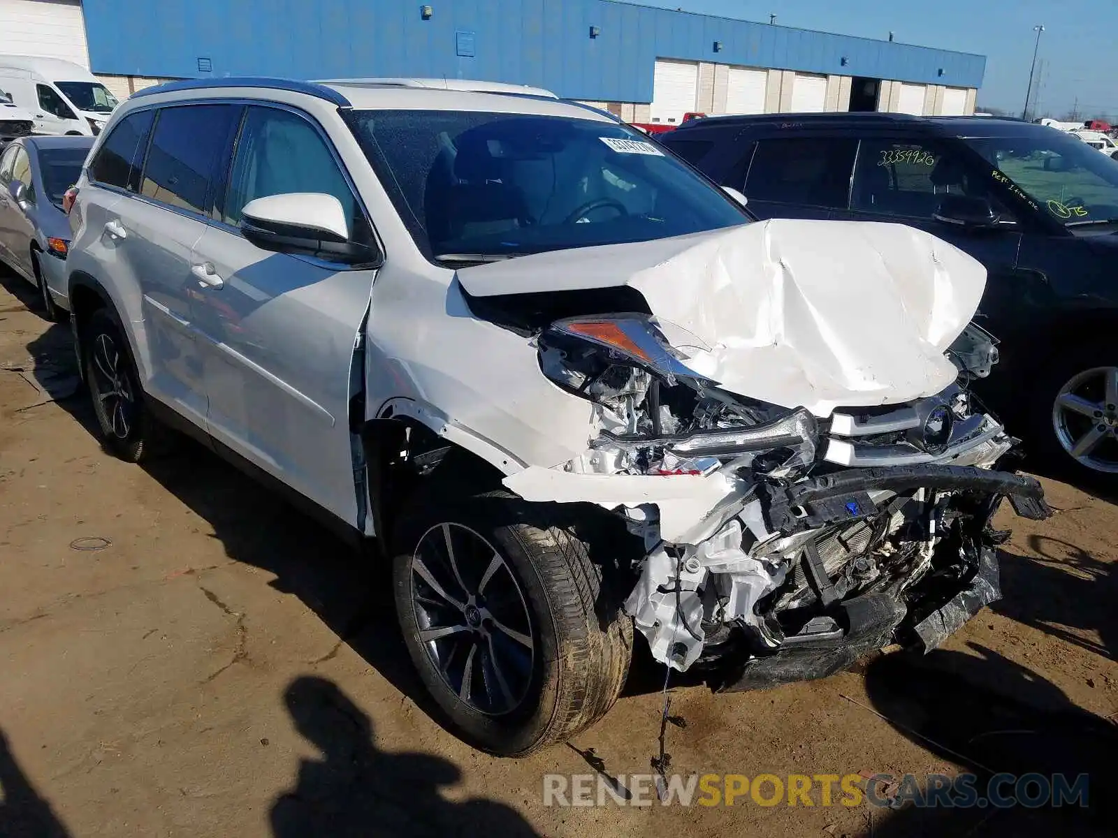 1 Photograph of a damaged car 5TDJZRFH0KS611089 TOYOTA HIGHLANDER 2019