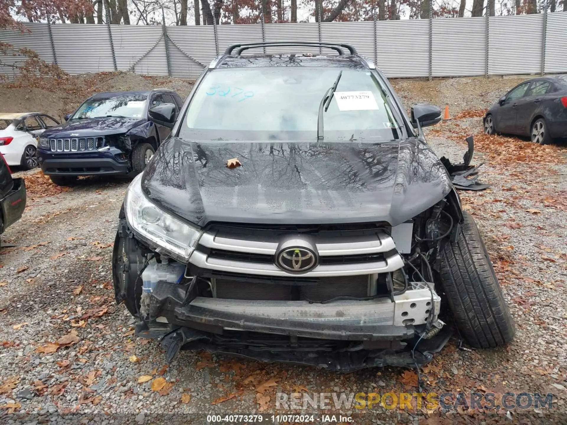 13 Photograph of a damaged car 5TDJZRFH0KS617099 TOYOTA HIGHLANDER 2019