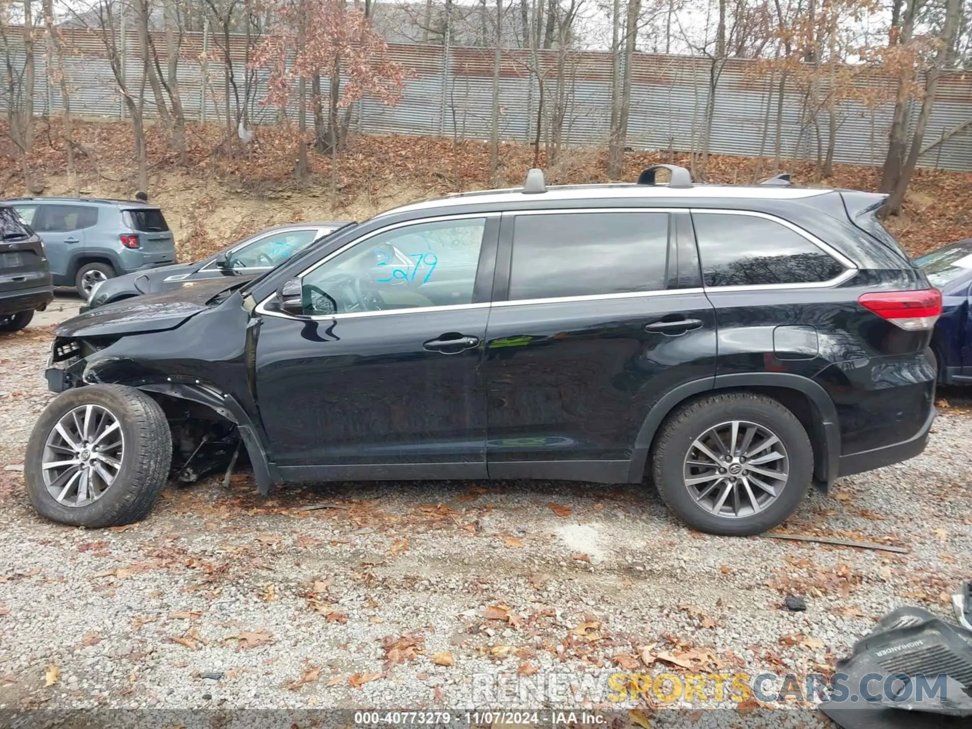 15 Photograph of a damaged car 5TDJZRFH0KS617099 TOYOTA HIGHLANDER 2019