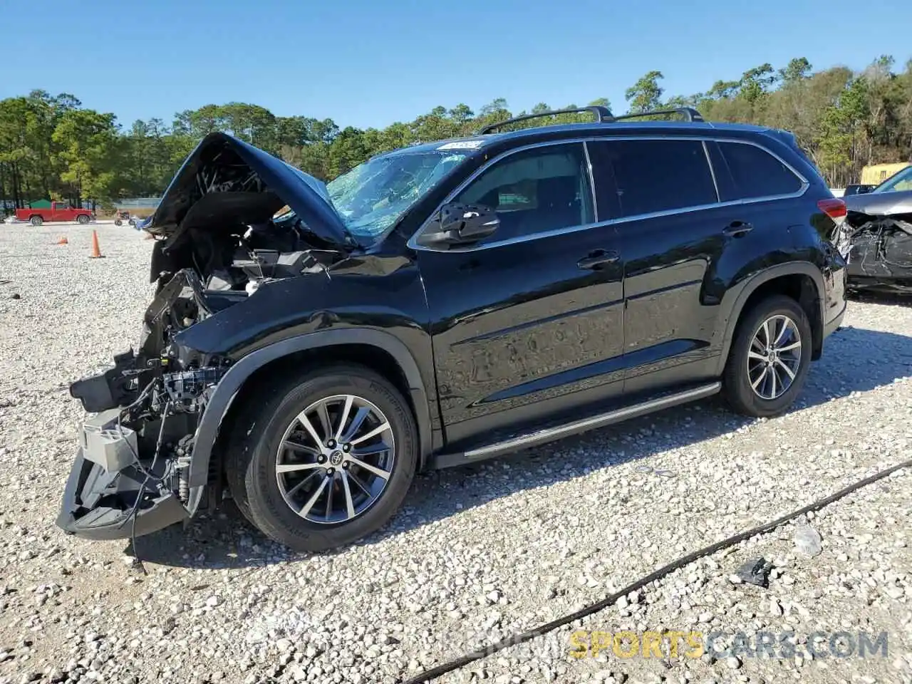 1 Photograph of a damaged car 5TDJZRFH0KS618463 TOYOTA HIGHLANDER 2019