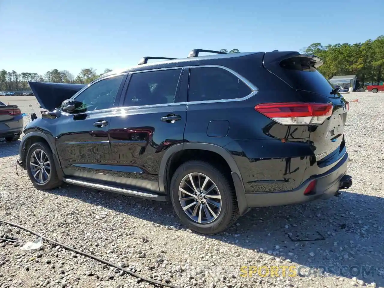 2 Photograph of a damaged car 5TDJZRFH0KS618463 TOYOTA HIGHLANDER 2019