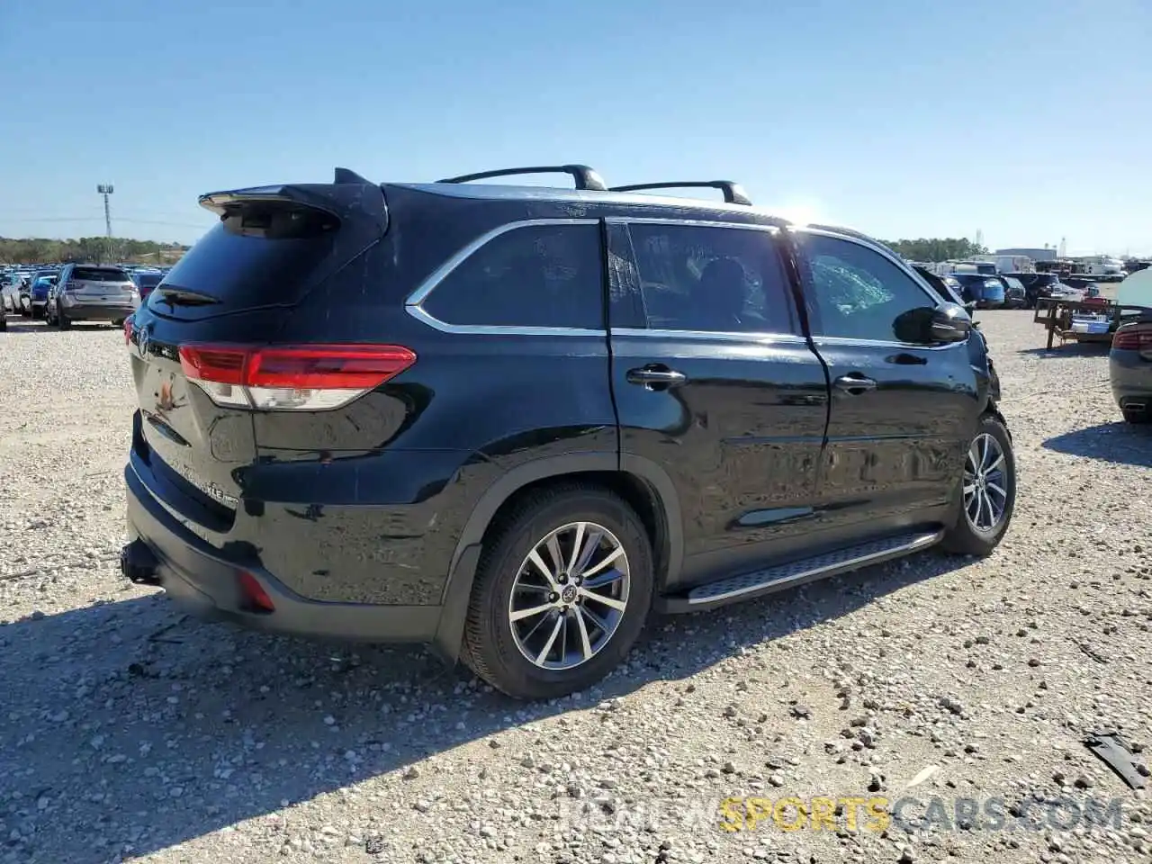 3 Photograph of a damaged car 5TDJZRFH0KS618463 TOYOTA HIGHLANDER 2019