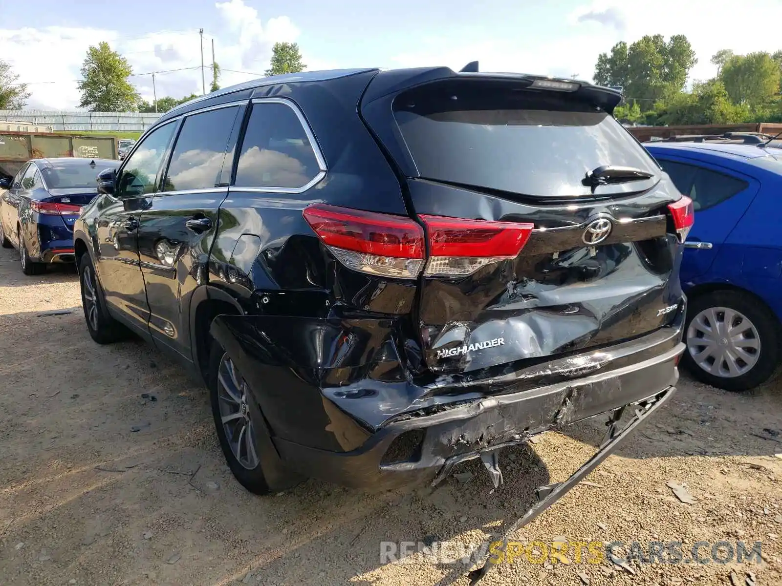 3 Photograph of a damaged car 5TDJZRFH0KS619600 TOYOTA HIGHLANDER 2019