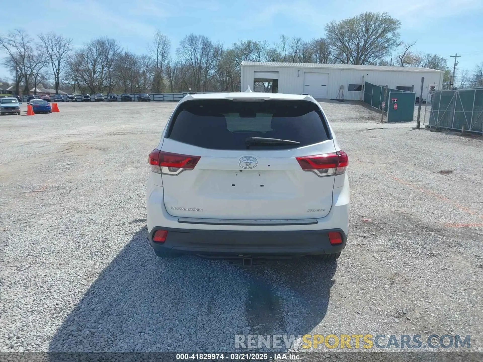16 Photograph of a damaged car 5TDJZRFH0KS620178 TOYOTA HIGHLANDER 2019