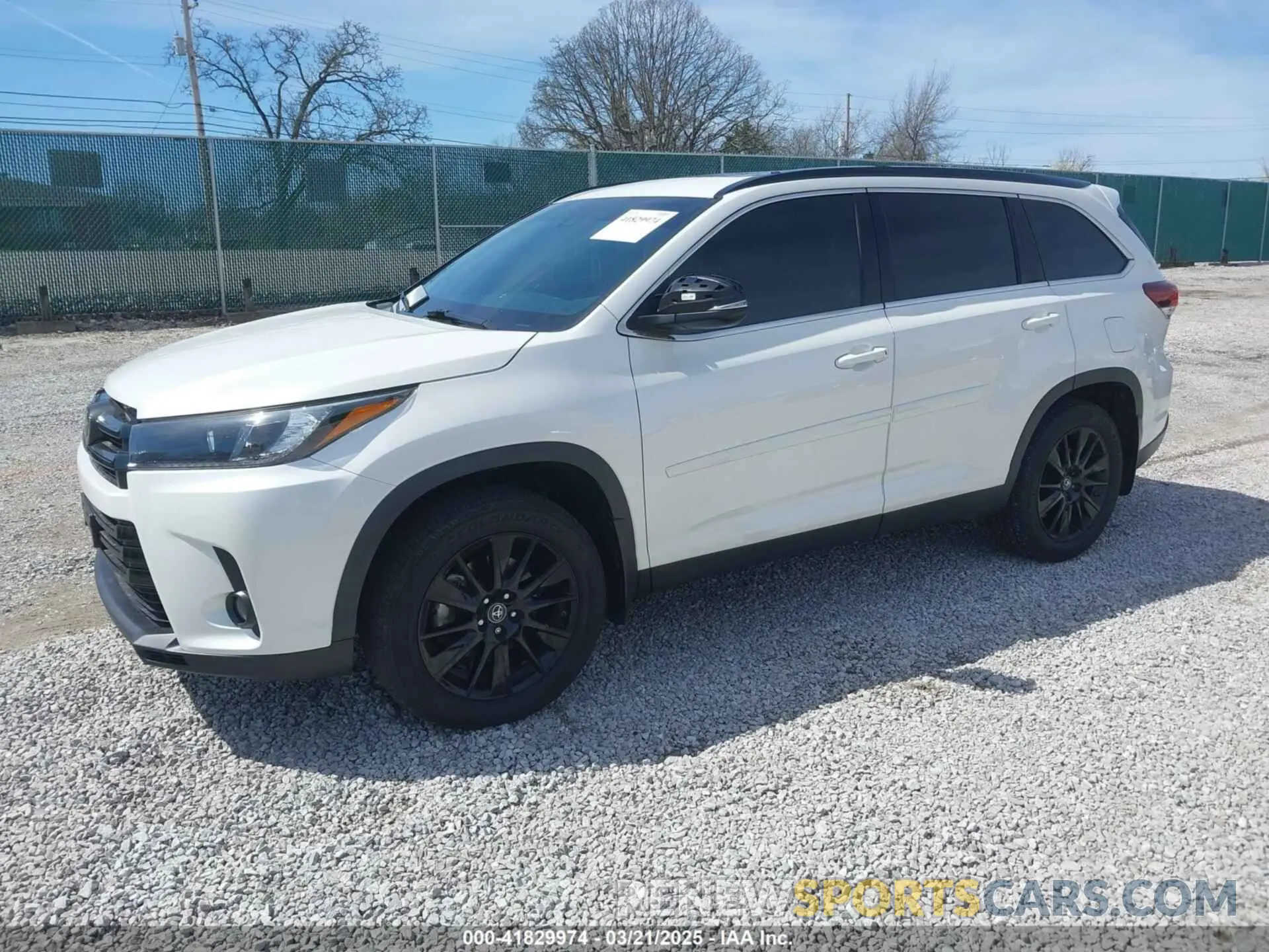 2 Photograph of a damaged car 5TDJZRFH0KS620178 TOYOTA HIGHLANDER 2019